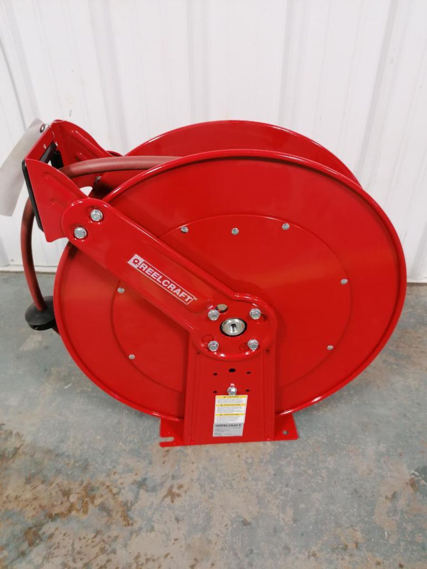 (1) NEW Reelcraft Heavy-Duty Spring Retractable Compact Dual Pedestal Hose Reel, Model 82075 OLP. - Image 4 of 6