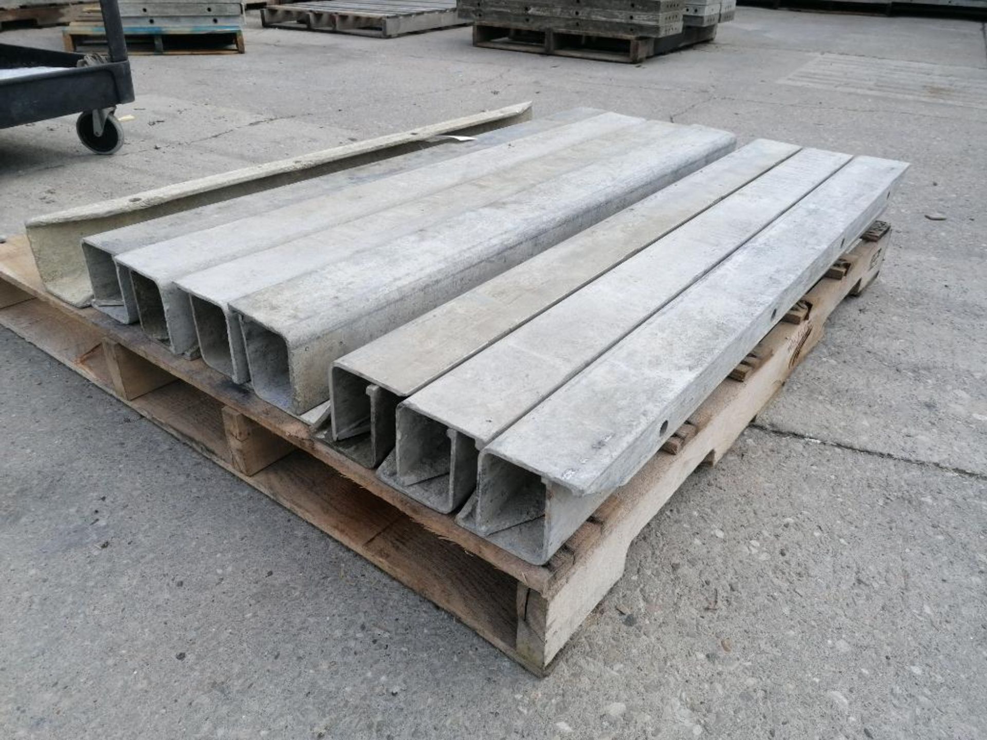 (15) 4" x 4" x 4' ISC Wall-Ties Smooth Aluminum Concrete Forms 6-12 Hole Pattern. Located in Mt. - Bild 3 aus 3