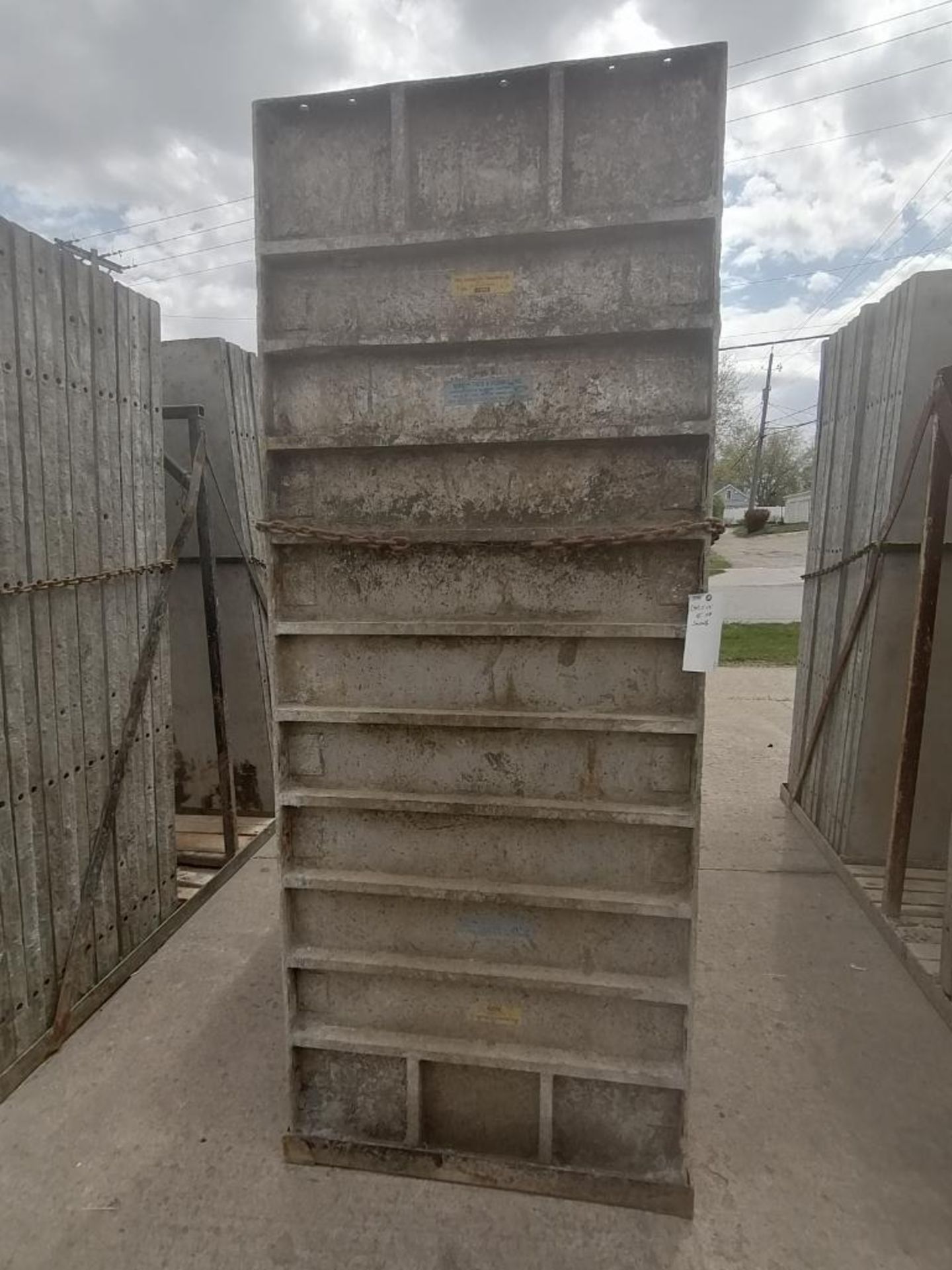(30) 3' x 8' Wall-Ties Smooth Aluminum Concrete Forms 8" Hole Pattern, Basket is included. Located - Image 6 of 10
