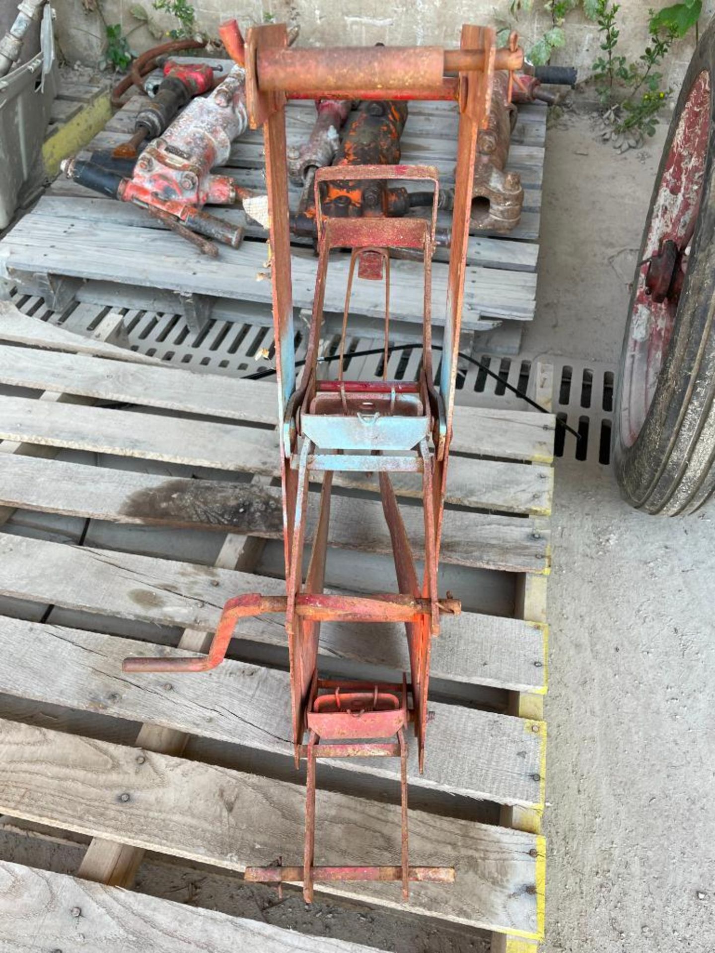 (11) Scaffolding Jacks. Located in Waukegan, IL - Image 6 of 6