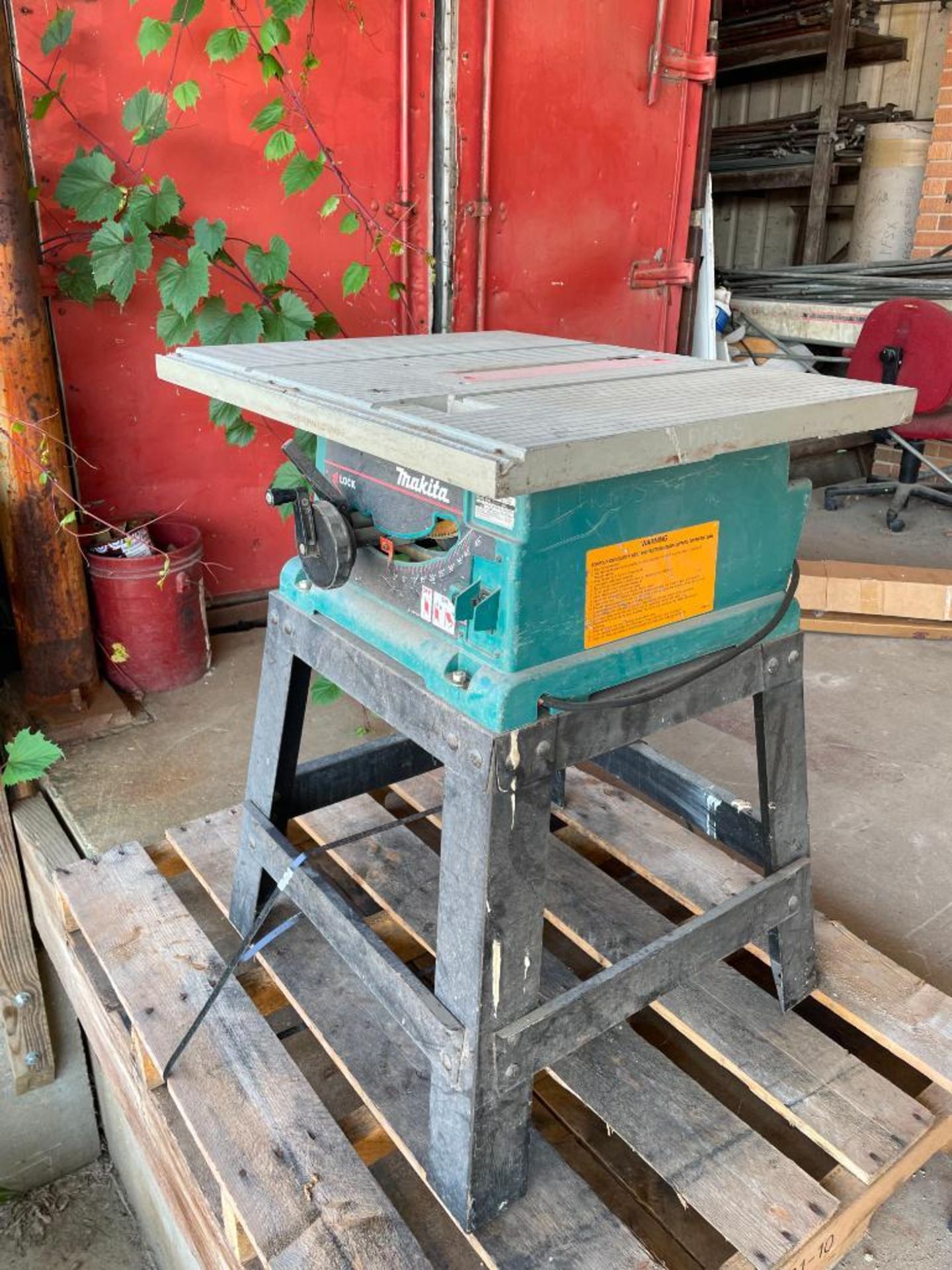 (1) Makita 2702 Table Saw, Serial #12409A. Located in Waukegan, IL. - Image 4 of 7