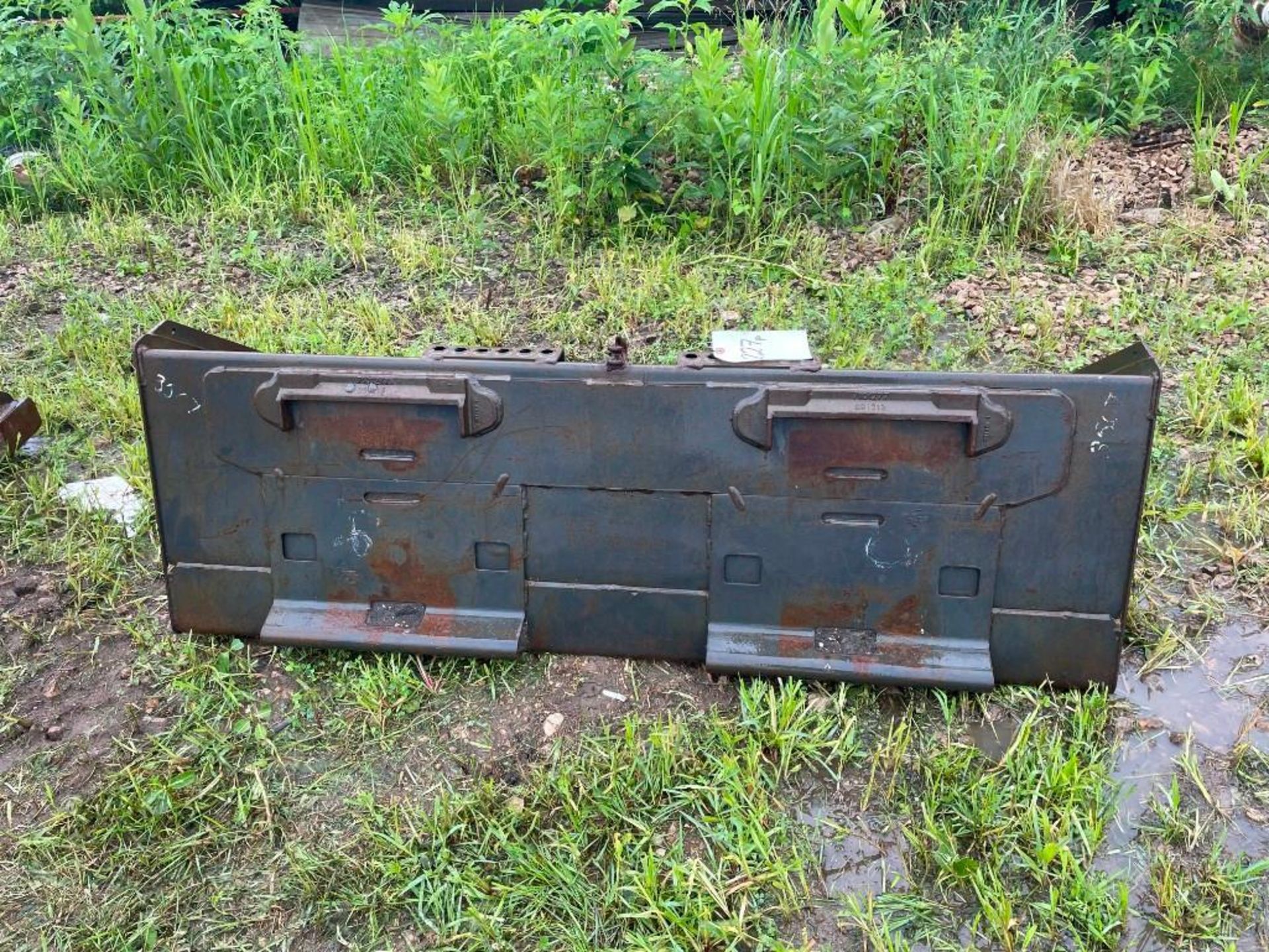 (1) 67" Bucket Attachment for Skid Steer. Located in Lake Crystal, MN. - Image 4 of 6