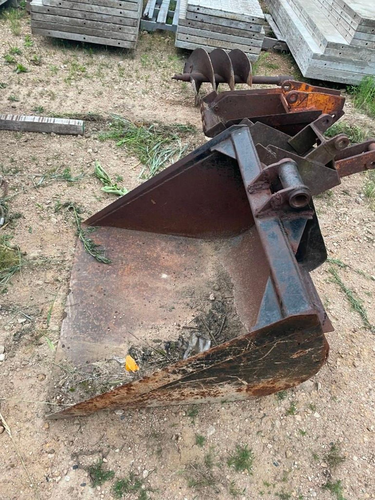 (1) 37" Backhoe Bucket. Located in Lake Crystal, MN. - Image 4 of 8