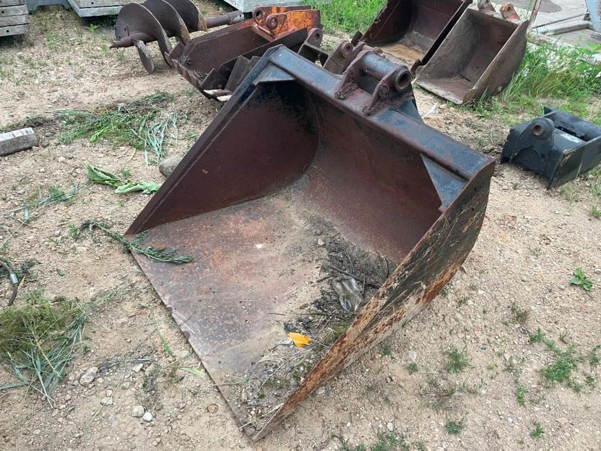 (1) 37" Backhoe Bucket. Located in Lake Crystal, MN. - Image 2 of 8