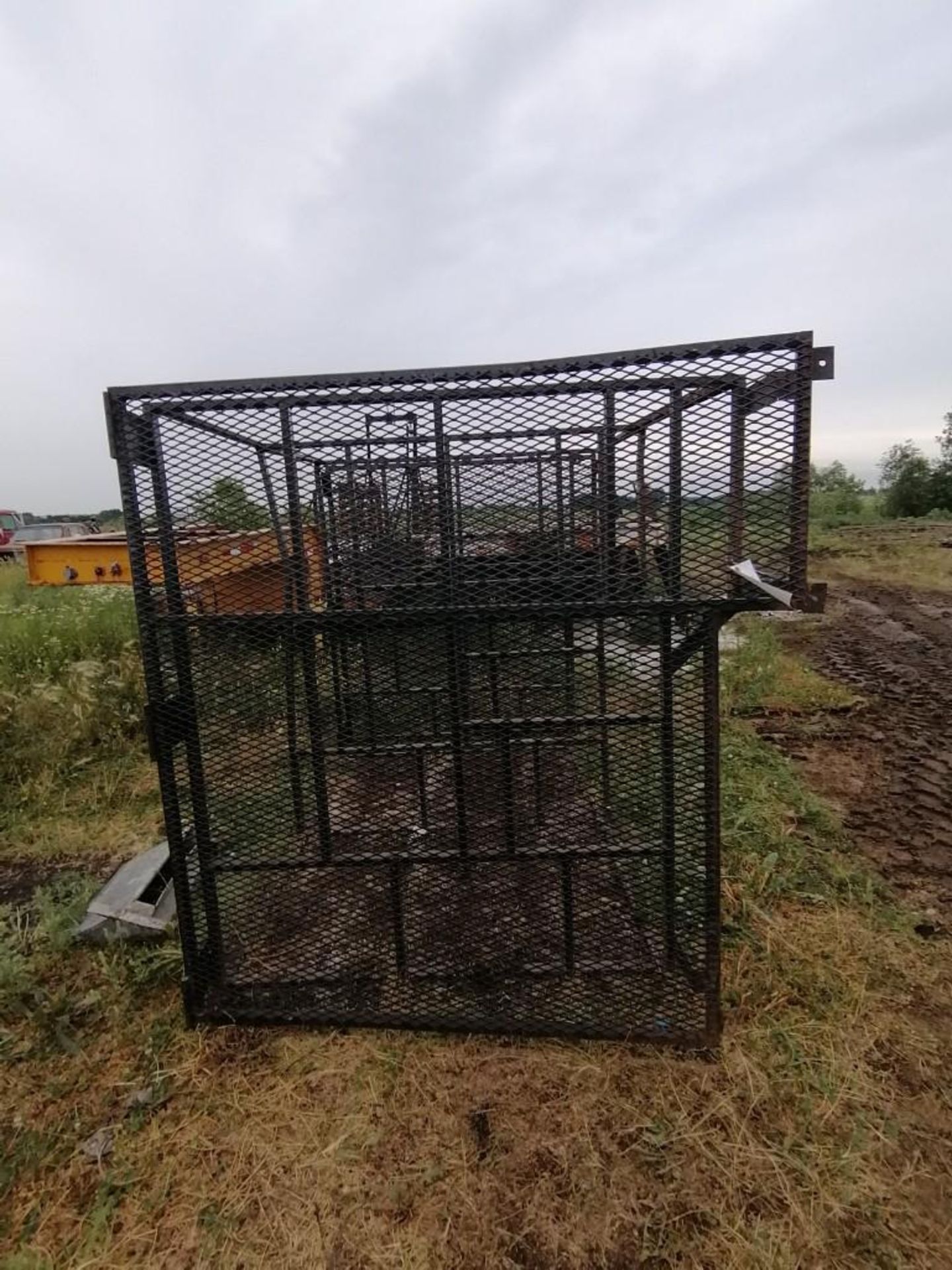 (1) 8' Fillers Basket. Located in Lake Crystal, MN. - Image 2 of 6