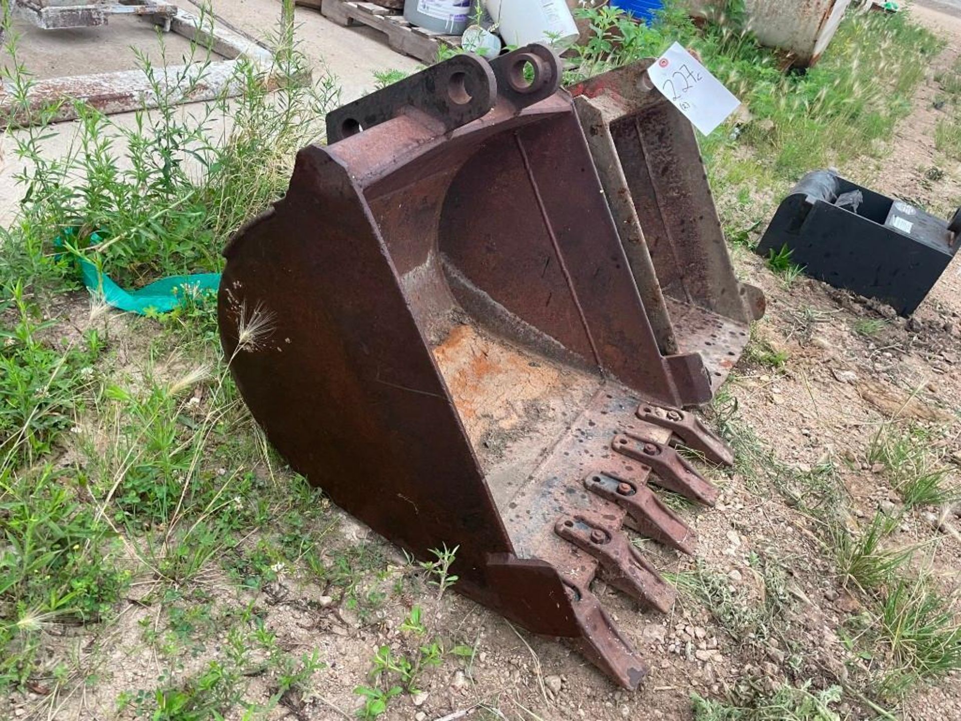 (1) 24" & (1) 16" Mini Excavator Bucket. Located in Lake Crystal, MN. - Image 2 of 6