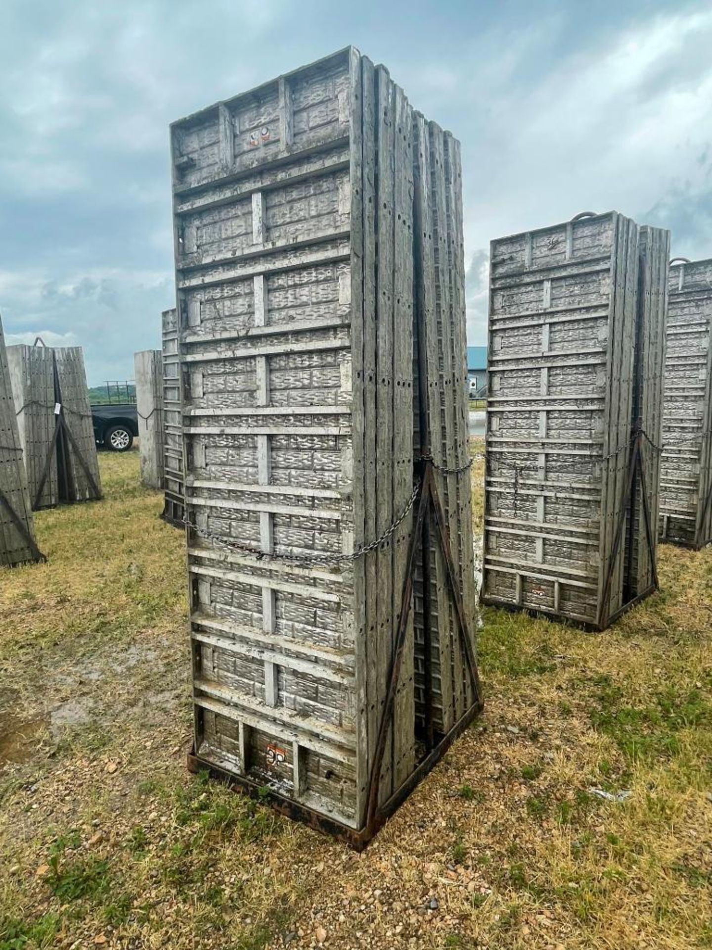 (14) 3'x 9' Wall-Ties Textured Brick Aluminum Concrete Forms 6-12 Hole Pattern. Located in Lake Crys - Image 4 of 9