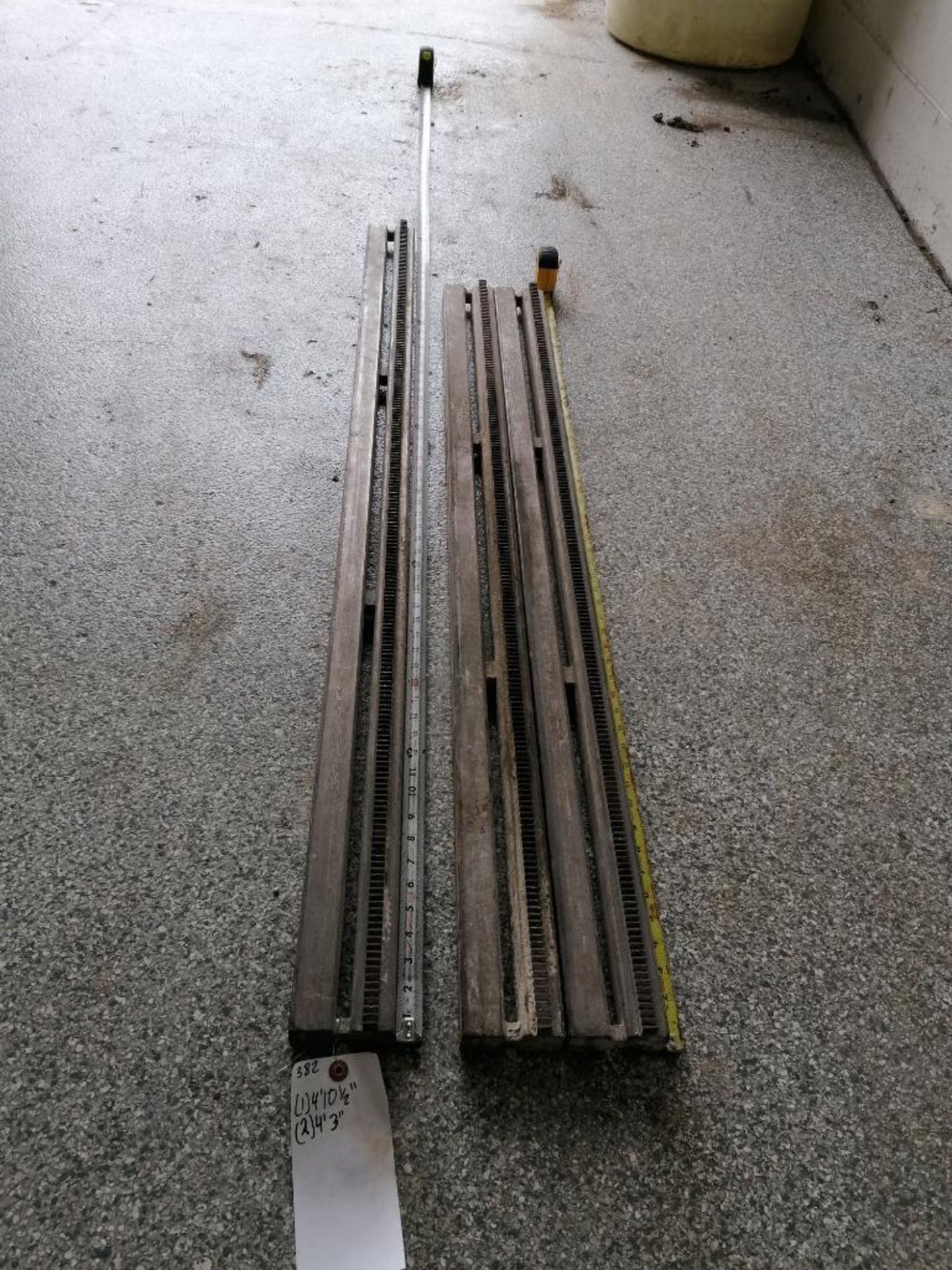 (1) 4' 10 1/2" & (2) 4' 3" Husqvarna Wall Saw Rails. Located in Wheeling, IL. - Image 2 of 5