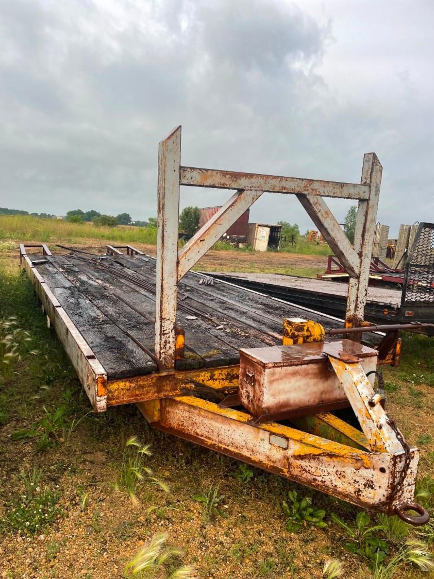 (1) 8' x 25' Trailer, VIN #IA21405. Located in Lake Crystal, MN.