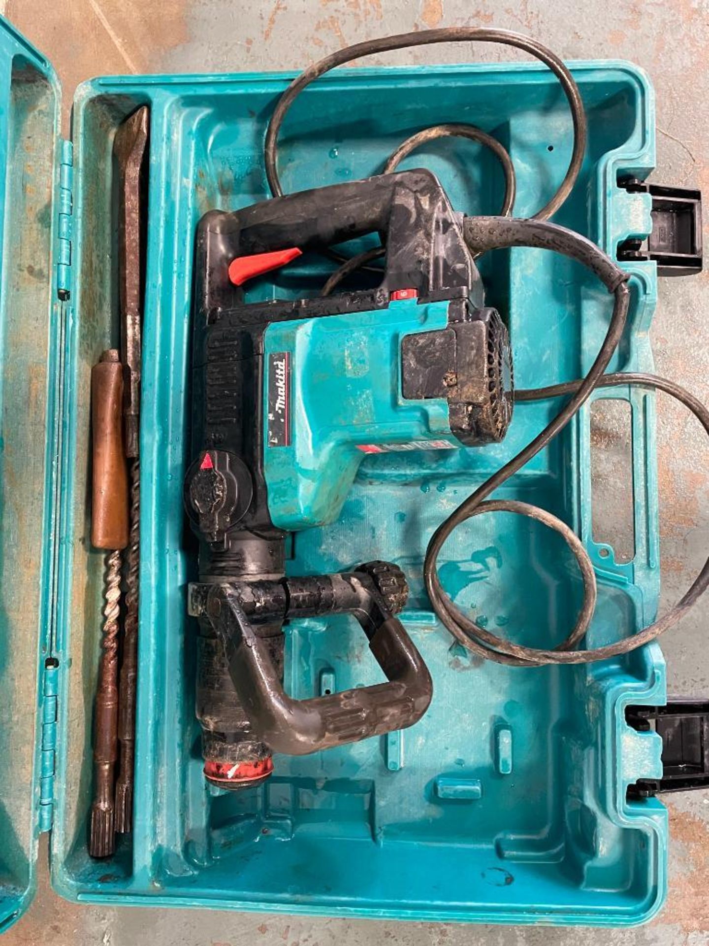 (1) Makita HR4040C Rotary Hammer Drill. Located in Mt. Pleasant, IA. - Image 3 of 5