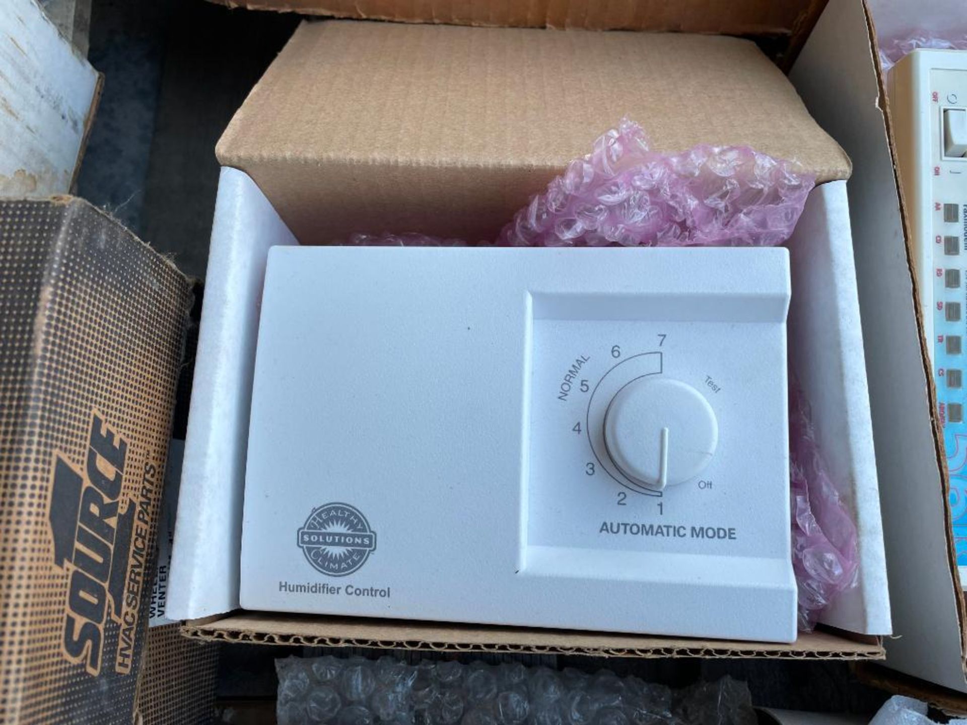 (1) Pallet of Miscellaneous Programmable Thermostats, Humidifier controls, Transmitters, AC Inverter - Image 8 of 22