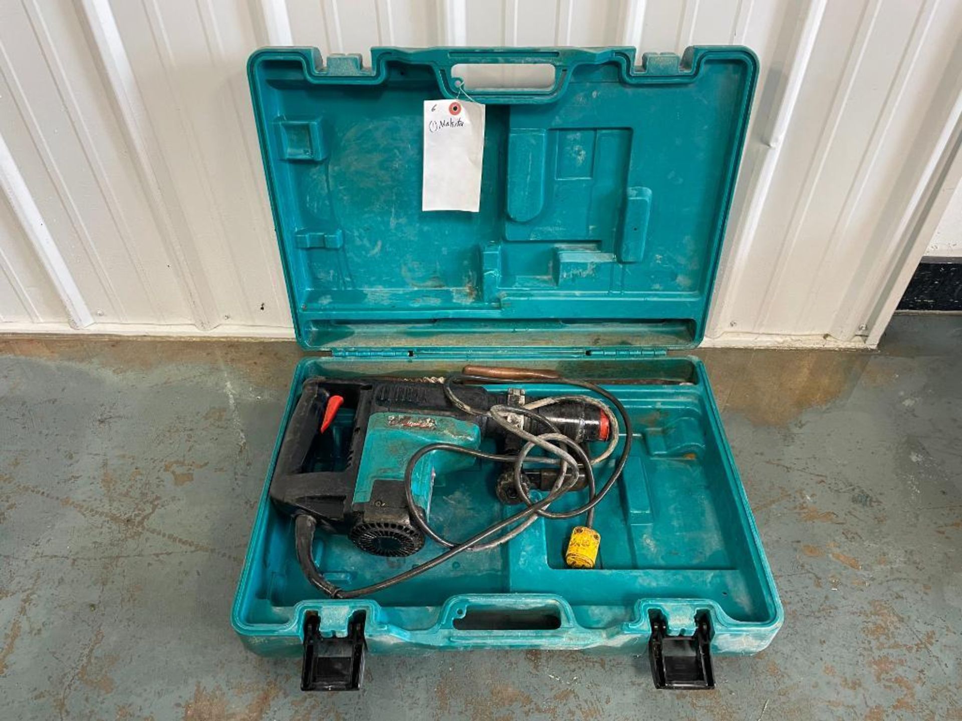 (1) Makita HR4040C Rotary Hammer Drill. Located in Mt. Pleasant, IA.