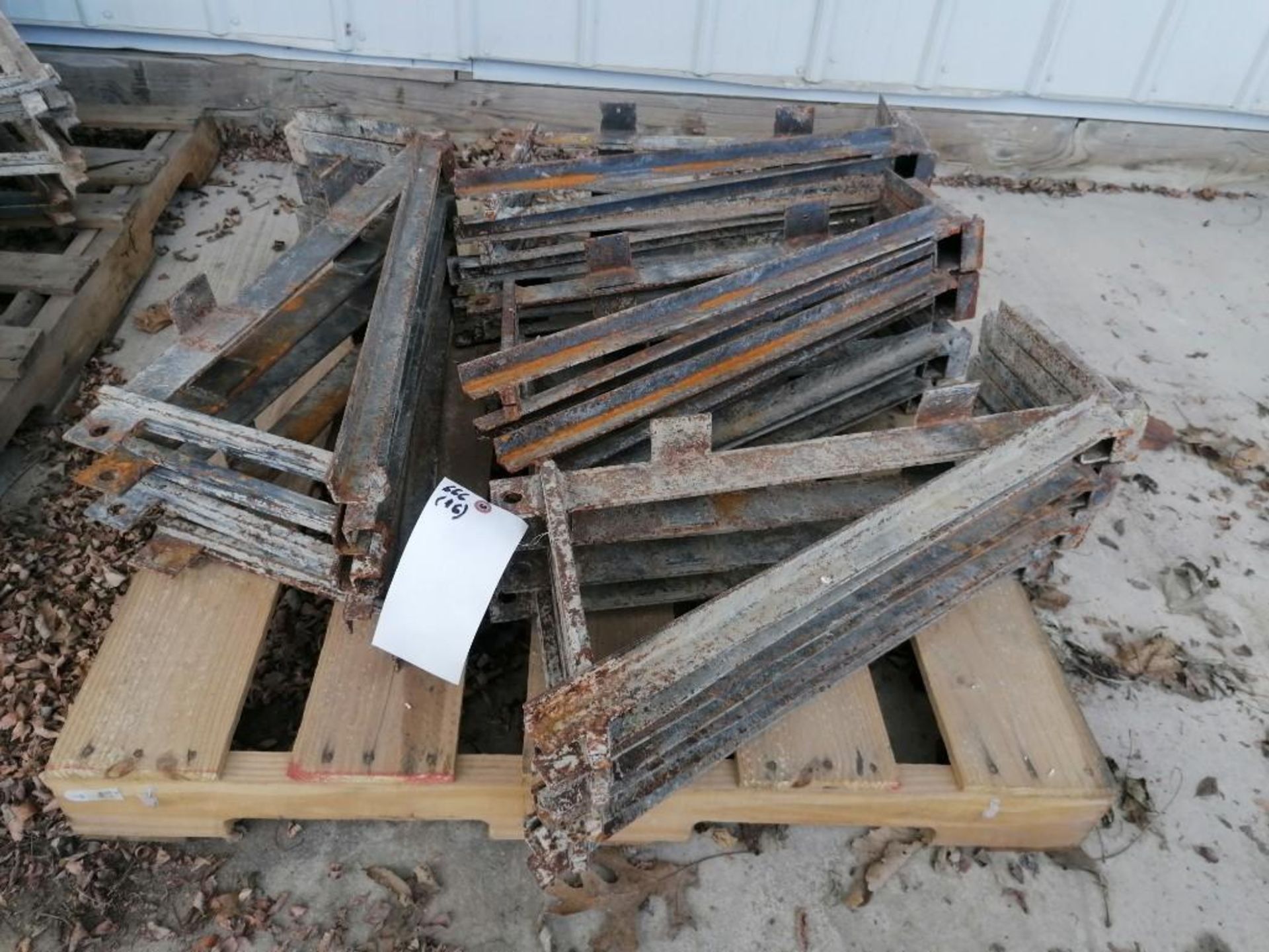 (16) Scaffolding Brackets. Located in Mt. Pleasant, IA.