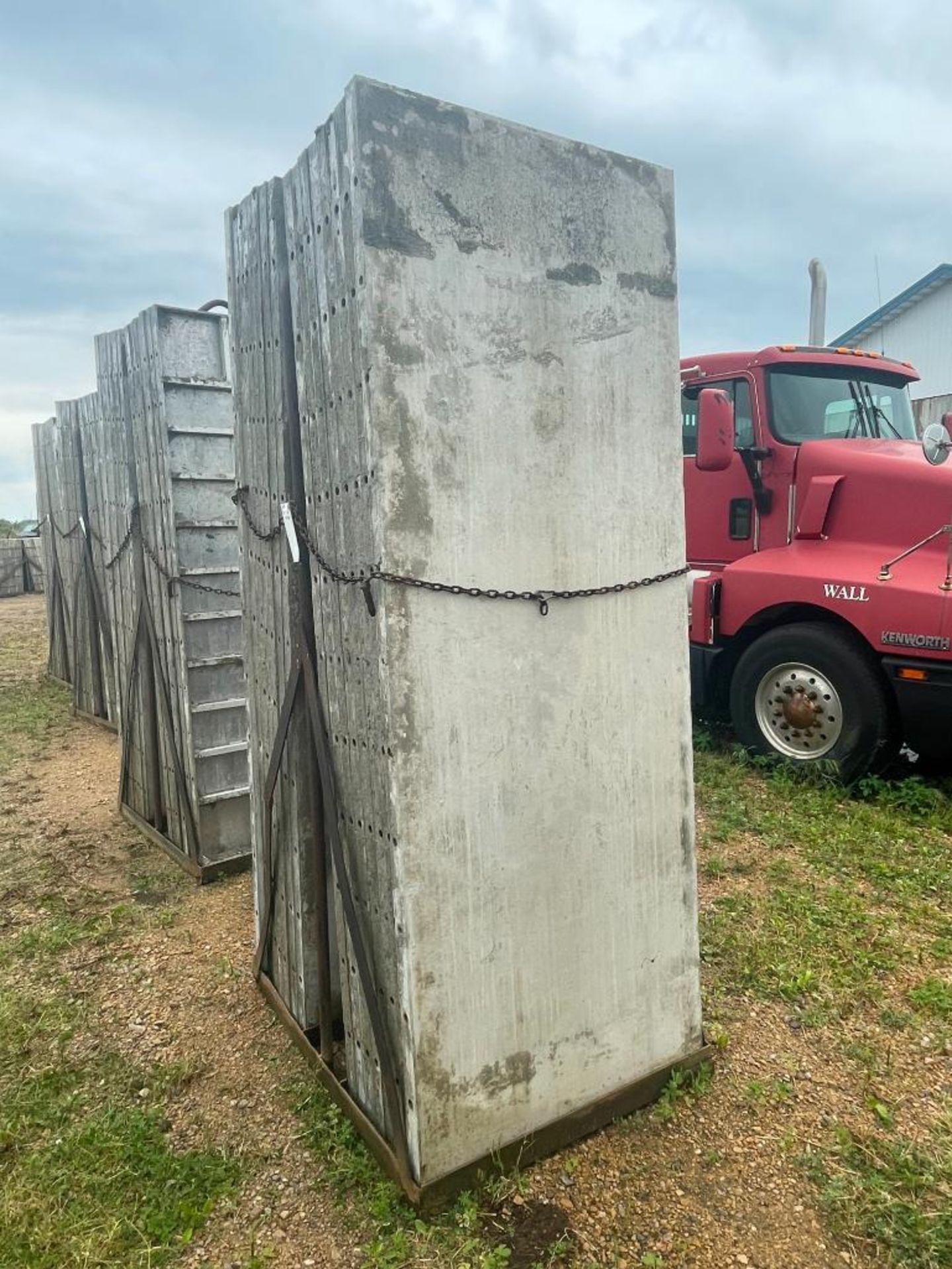 (16) 3' x 8' Wall-Ties Smooth Aluminum Concrete Forms 8" Hole Pattern, Basket is included. Located i - Image 5 of 9