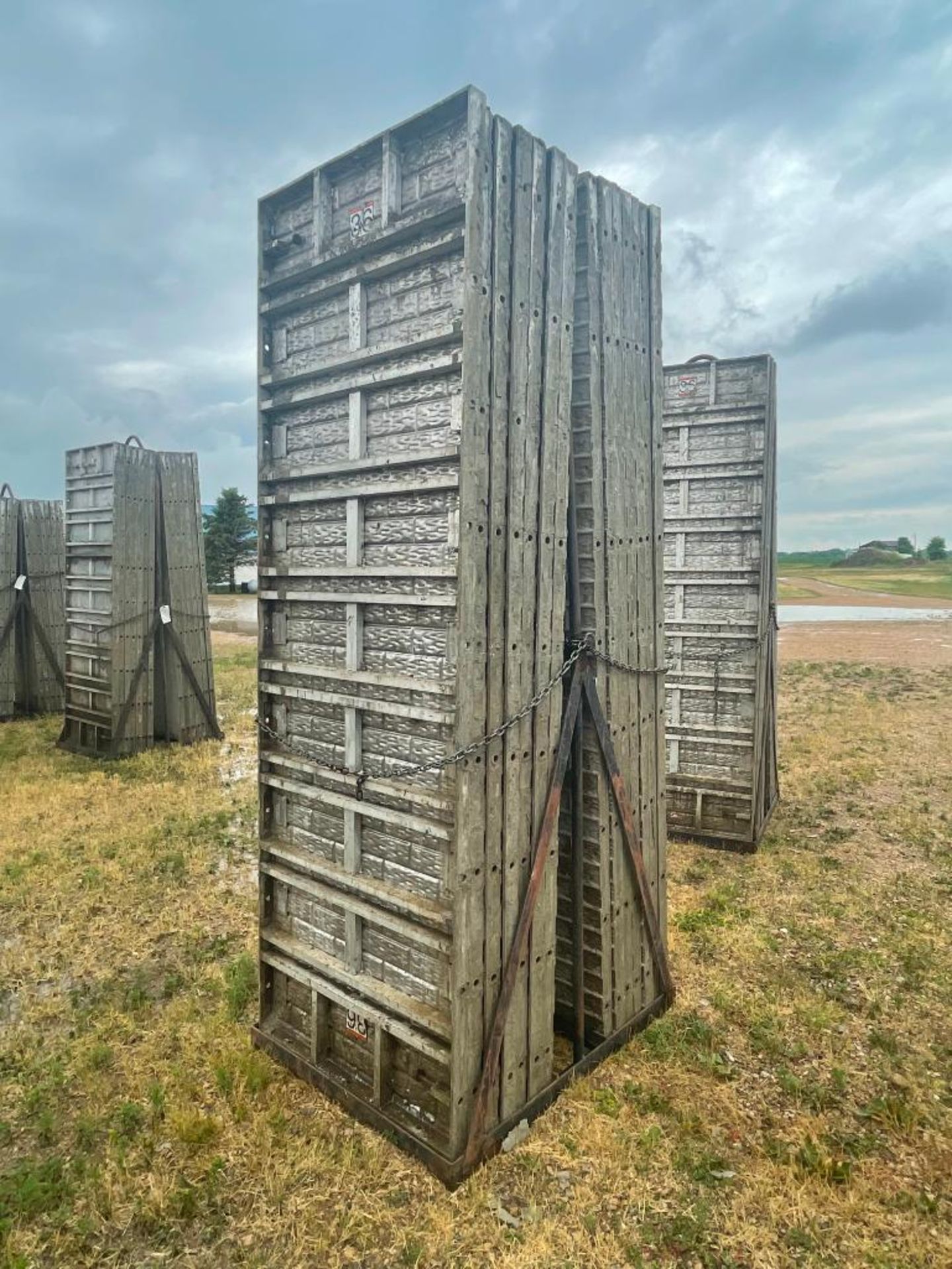 (14) 3'x 9' Wall-Ties Textured Brick Aluminum Concrete Forms 6-12 Hole Pattern. Located in Lake Crys - Image 6 of 9