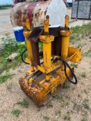 (1) Hydraulic Jack. Located in Lake Crystal, MN.