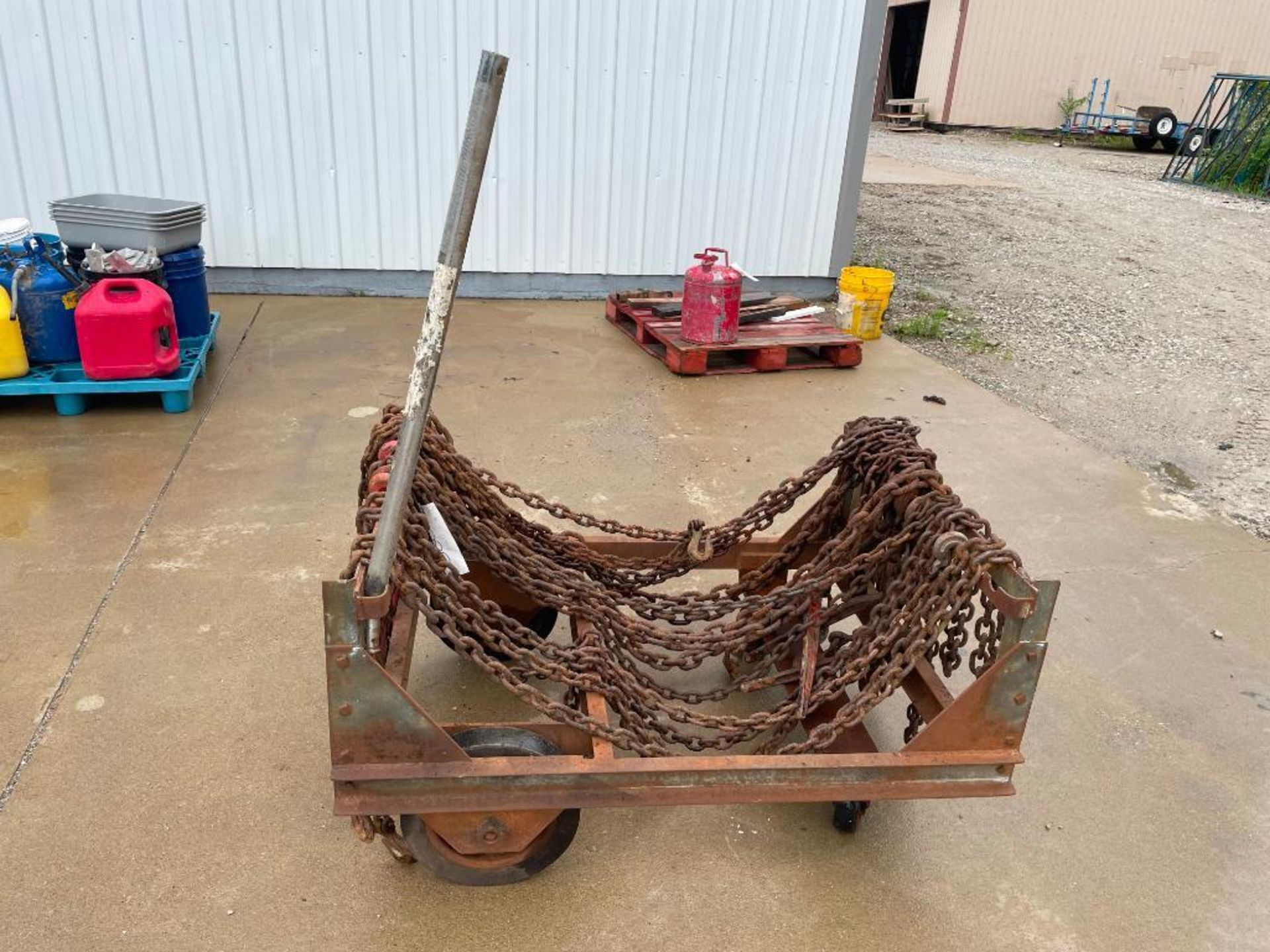 (1) Cart with Chains. Located in Mt. Pleasant, IA.