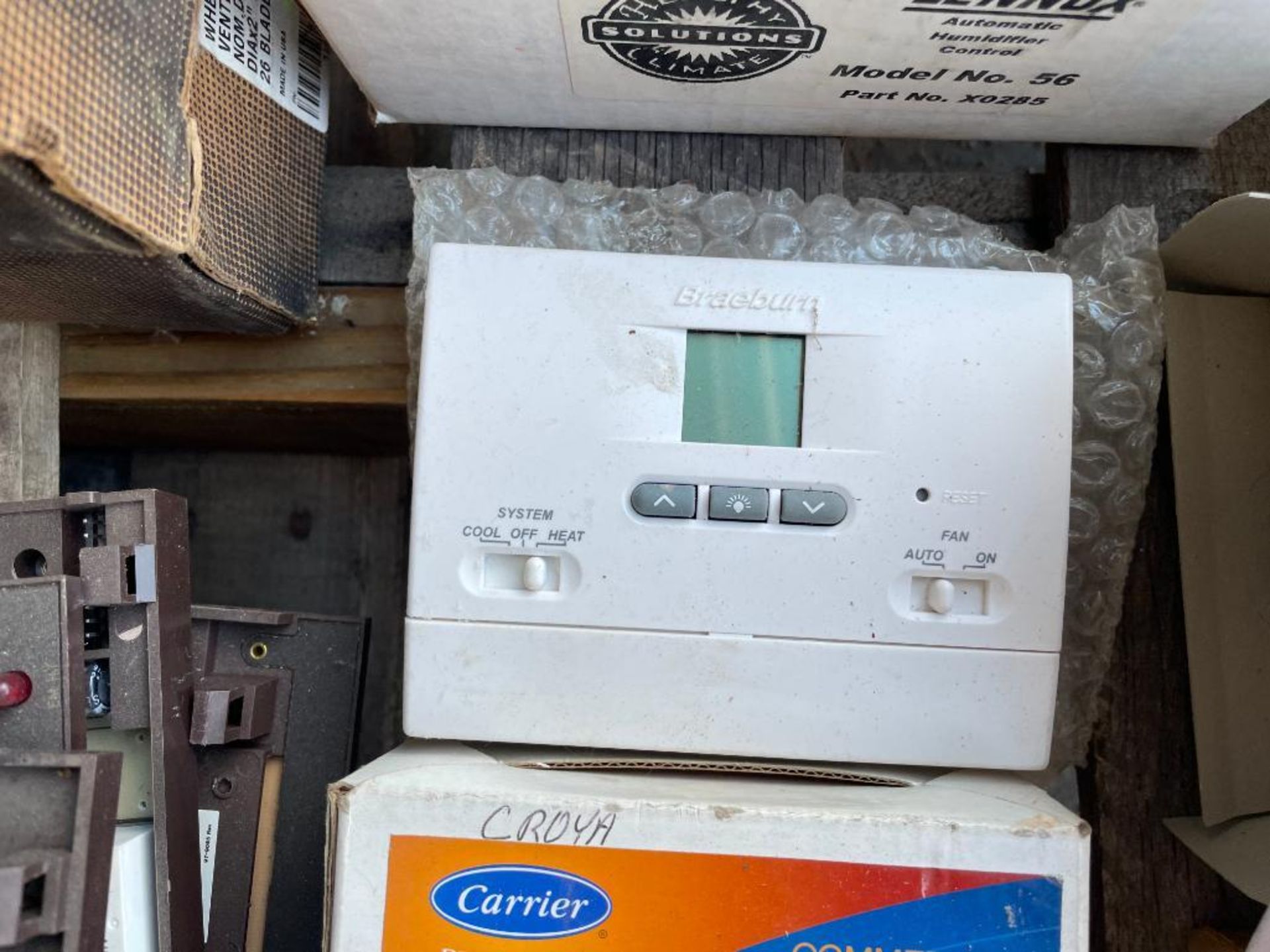 (1) Pallet of Miscellaneous Programmable Thermostats, Humidifier controls, Transmitters, AC Inverter - Image 7 of 22