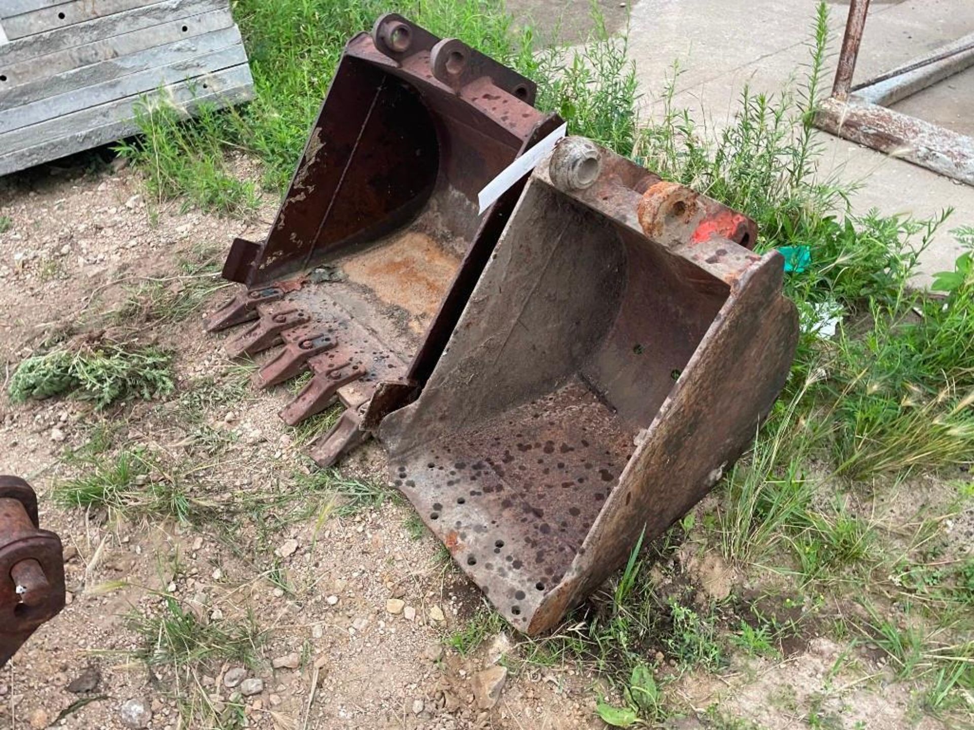 (1) 24" & (1) 16" Mini Excavator Bucket. Located in Lake Crystal, MN. - Image 3 of 6