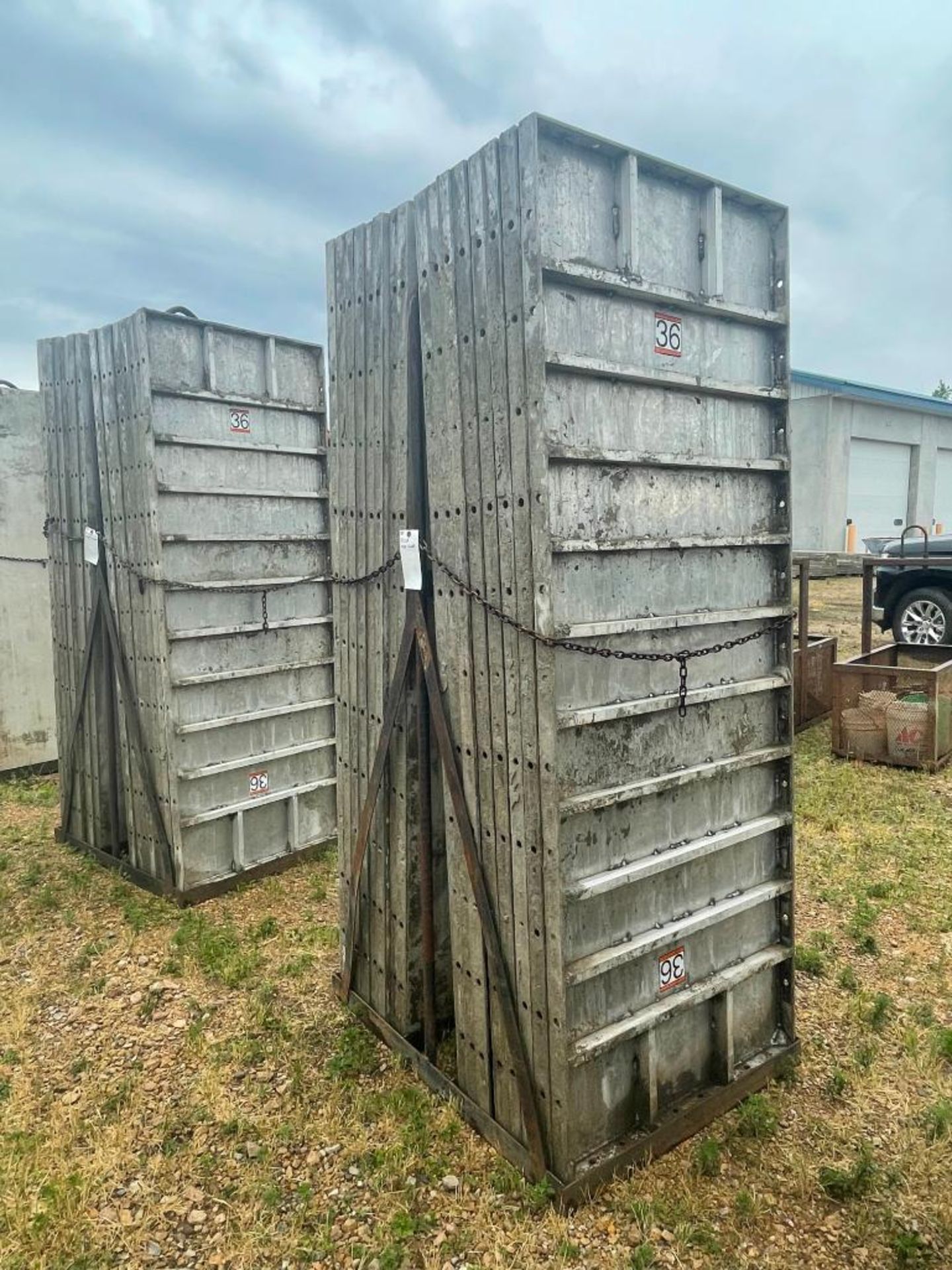 (16) 3' x 8' Wall-Ties Smooth Aluminum Concrete Forms 8" Hole Pattern, Basket is included. Located i