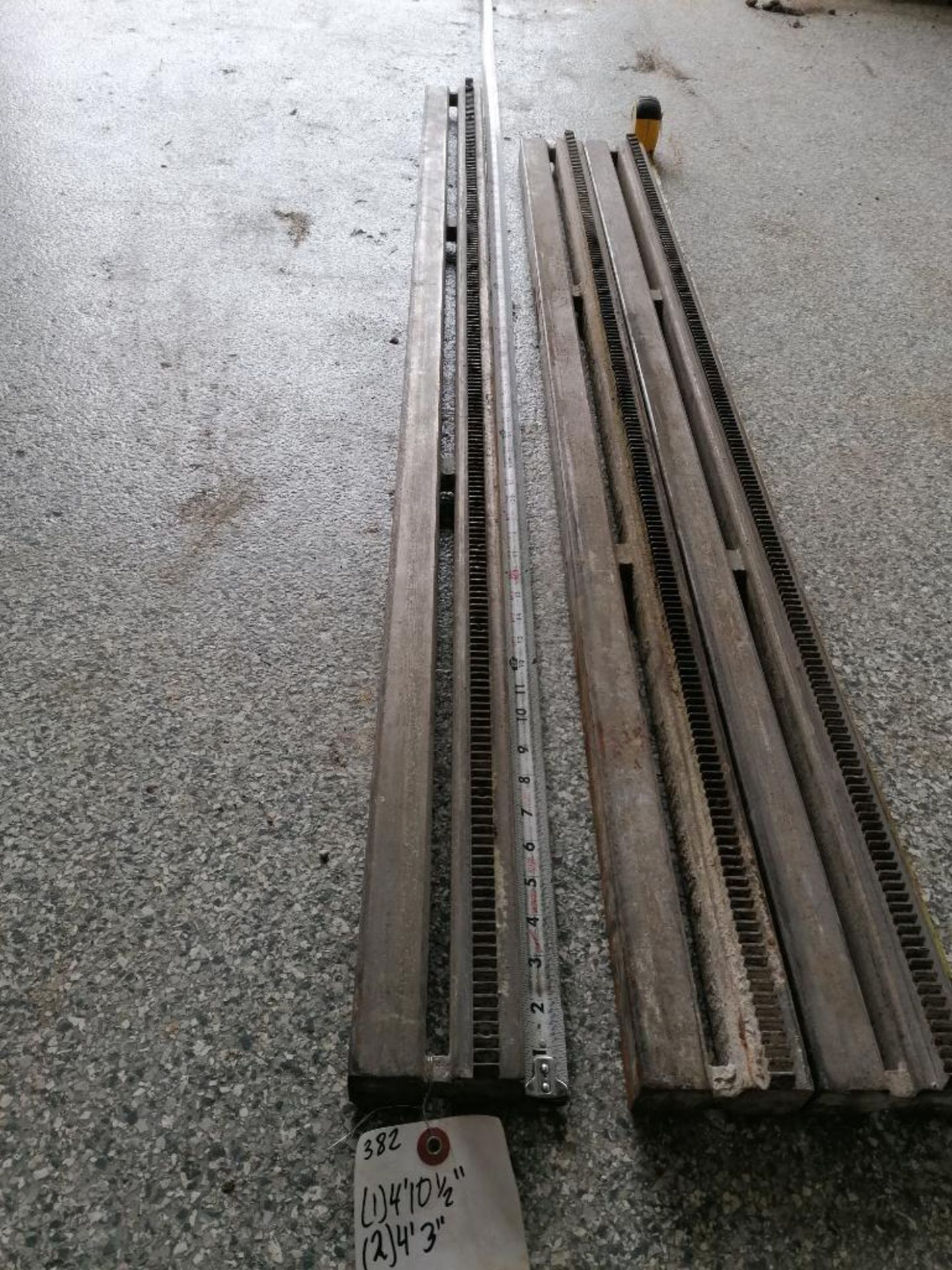 (1) 4' 10 1/2" & (2) 4' 3" Husqvarna Wall Saw Rails. Located in Wheeling, IL. - Image 3 of 5