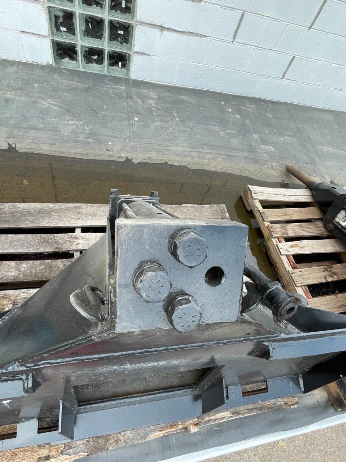(1) Skid Steer Concrete Breaker Attachment. Located in Glen Ellyn, IL. - Image 5 of 8