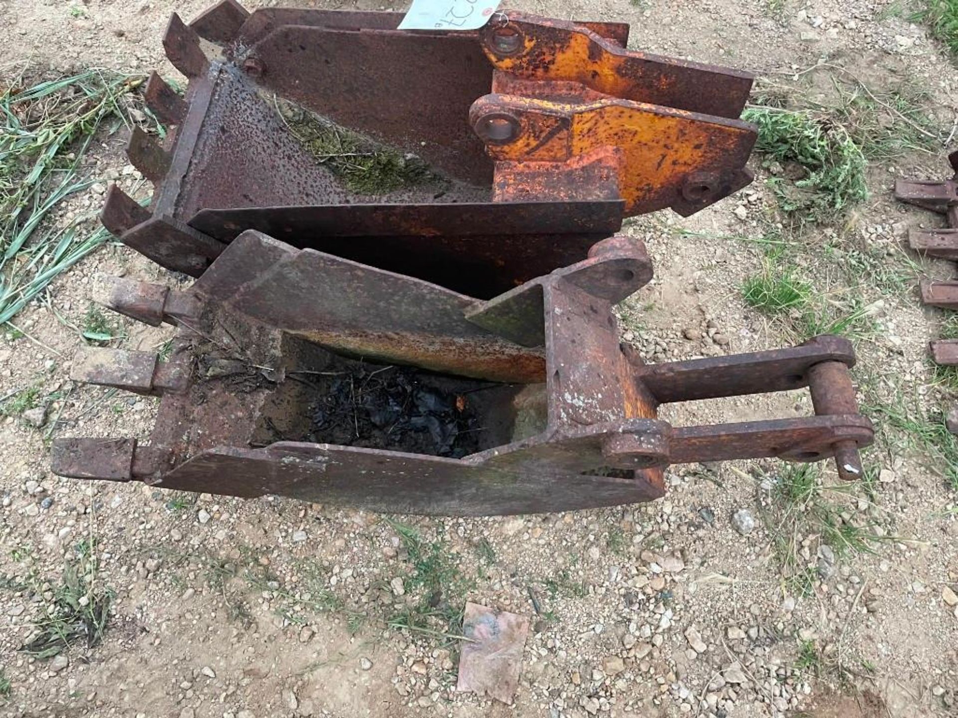 (1) 16" & (1) 12" Mini Excavator Bucket. Located in Lake Crystal, MN. - Image 4 of 11