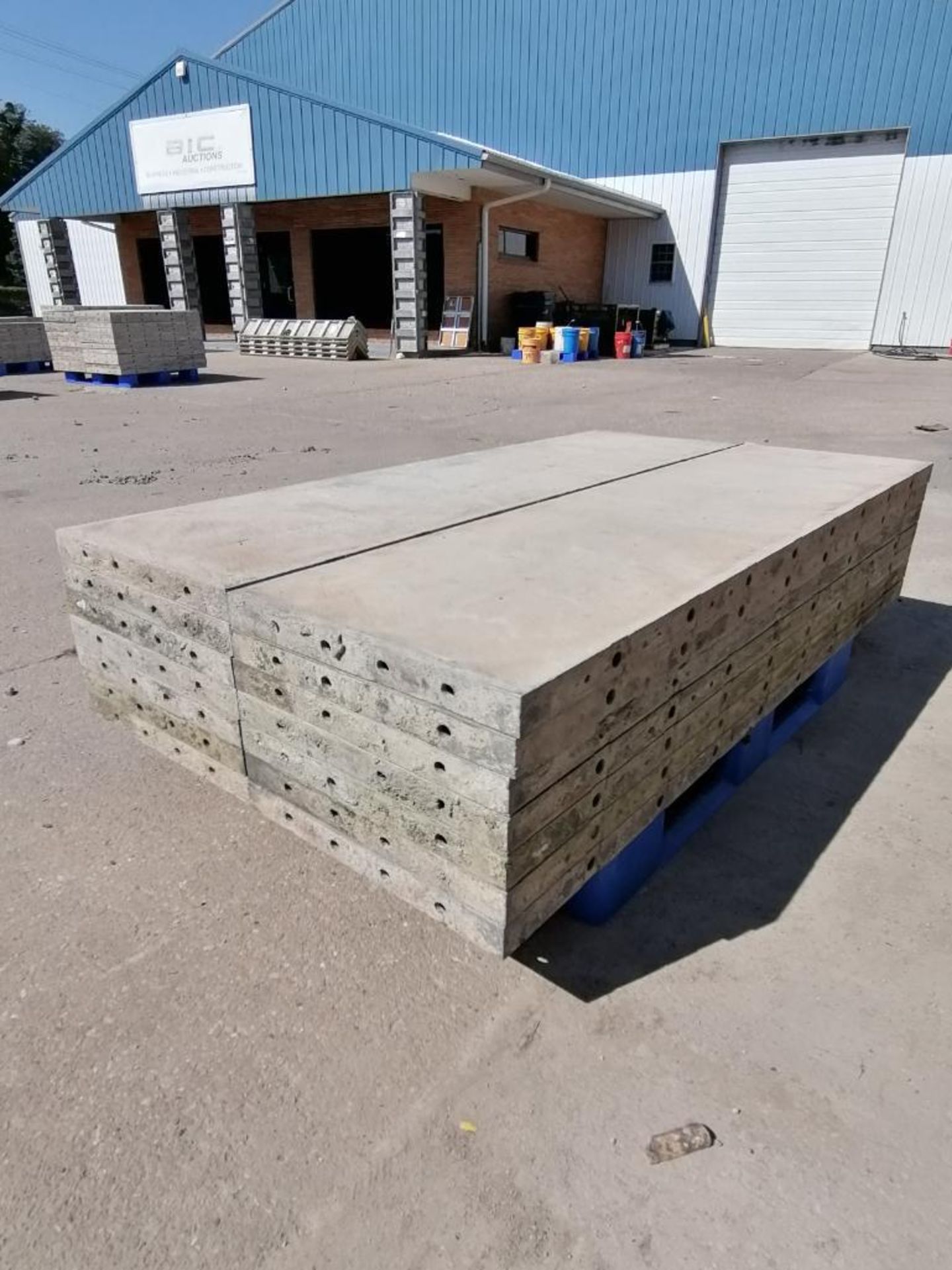 (14) 20" x 6' Wall-Ties Smooth Aluminum Concrete Forms 8" Hole Pattern. Located in Mt. Pleasant, IA.