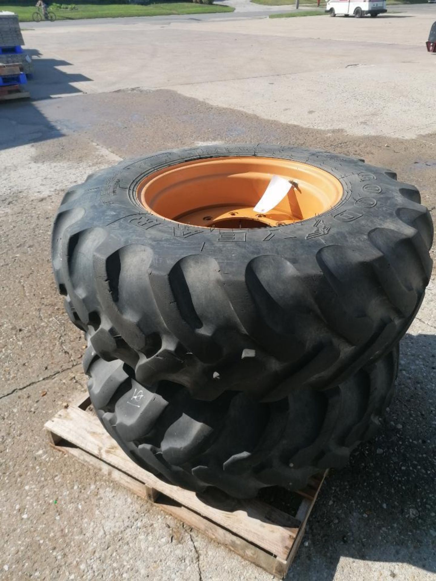 (2) GOODYEAR IT525, 17.5L-24 Tubeless Tires with 10 Bolt Pattern, 11" Center Rims. Located in Mt. Pl - Image 2 of 10