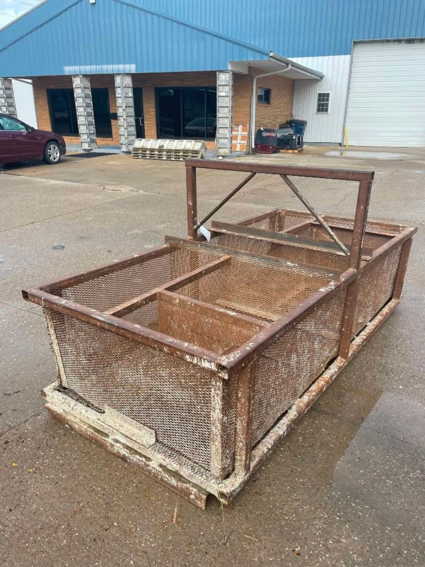 4' Fillers Basket. Located in Mt. Pleasant, IA. - Image 4 of 5
