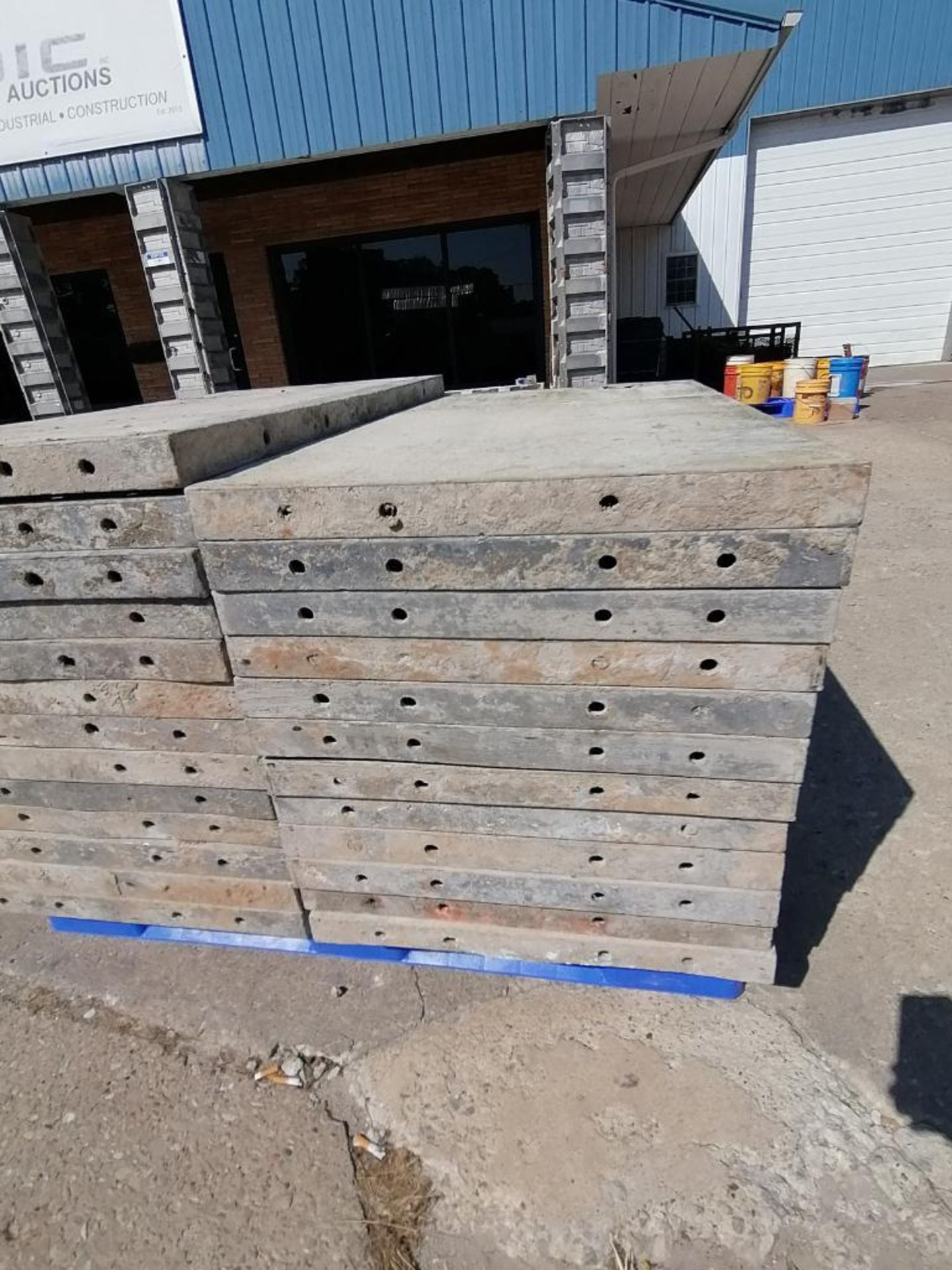 (12) 24" x 4' Wall-Ties Smooth Aluminum Concrete Forms 8" Hole Pattern. Located in Mt. Pleasant, IA. - Image 5 of 6