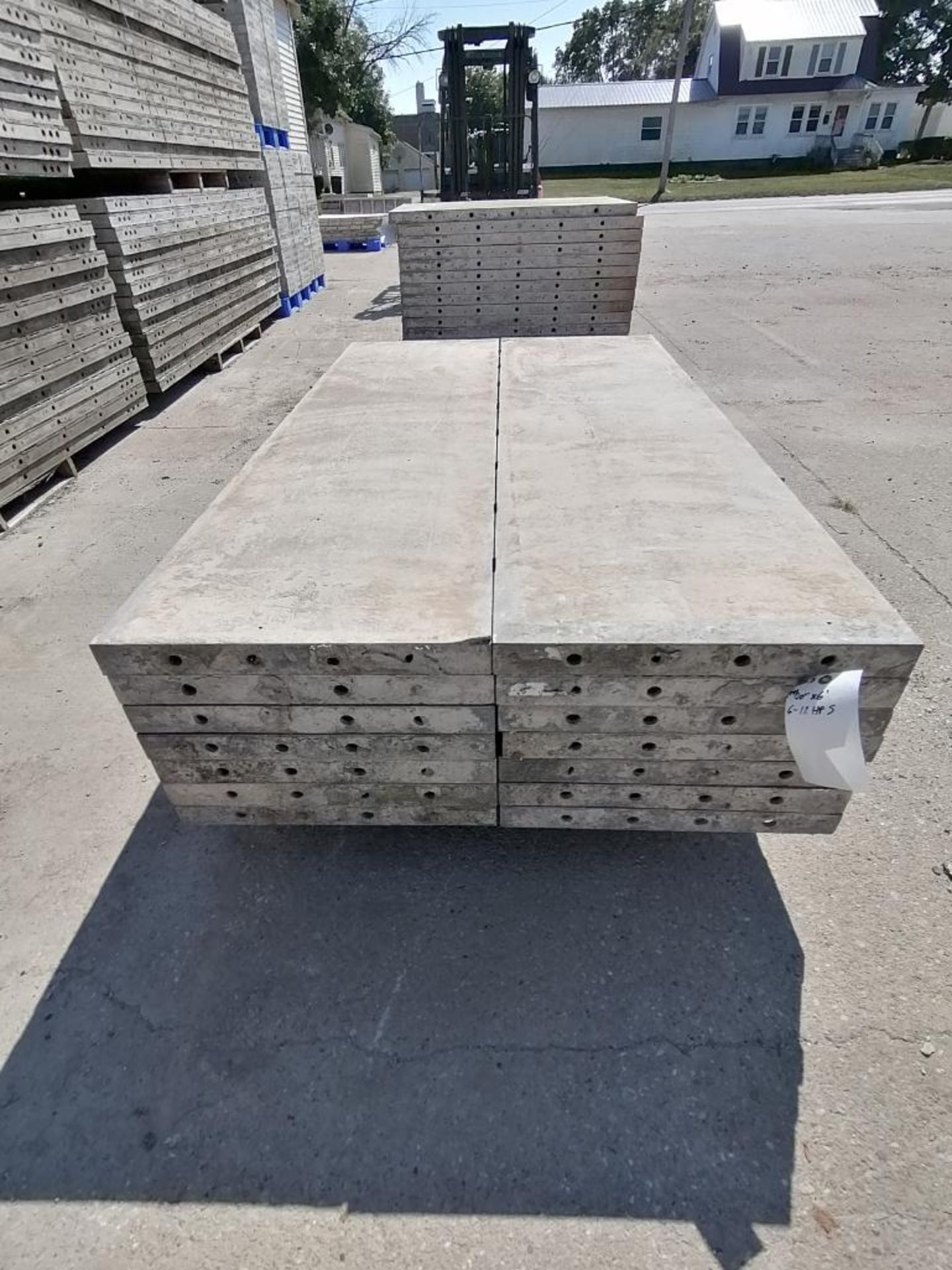 (14) 20" x 6' Wall-Ties Smooth Aluminum Concrete Forms 8" Hole Pattern. Located in Mt. Pleasant, IA. - Image 4 of 12