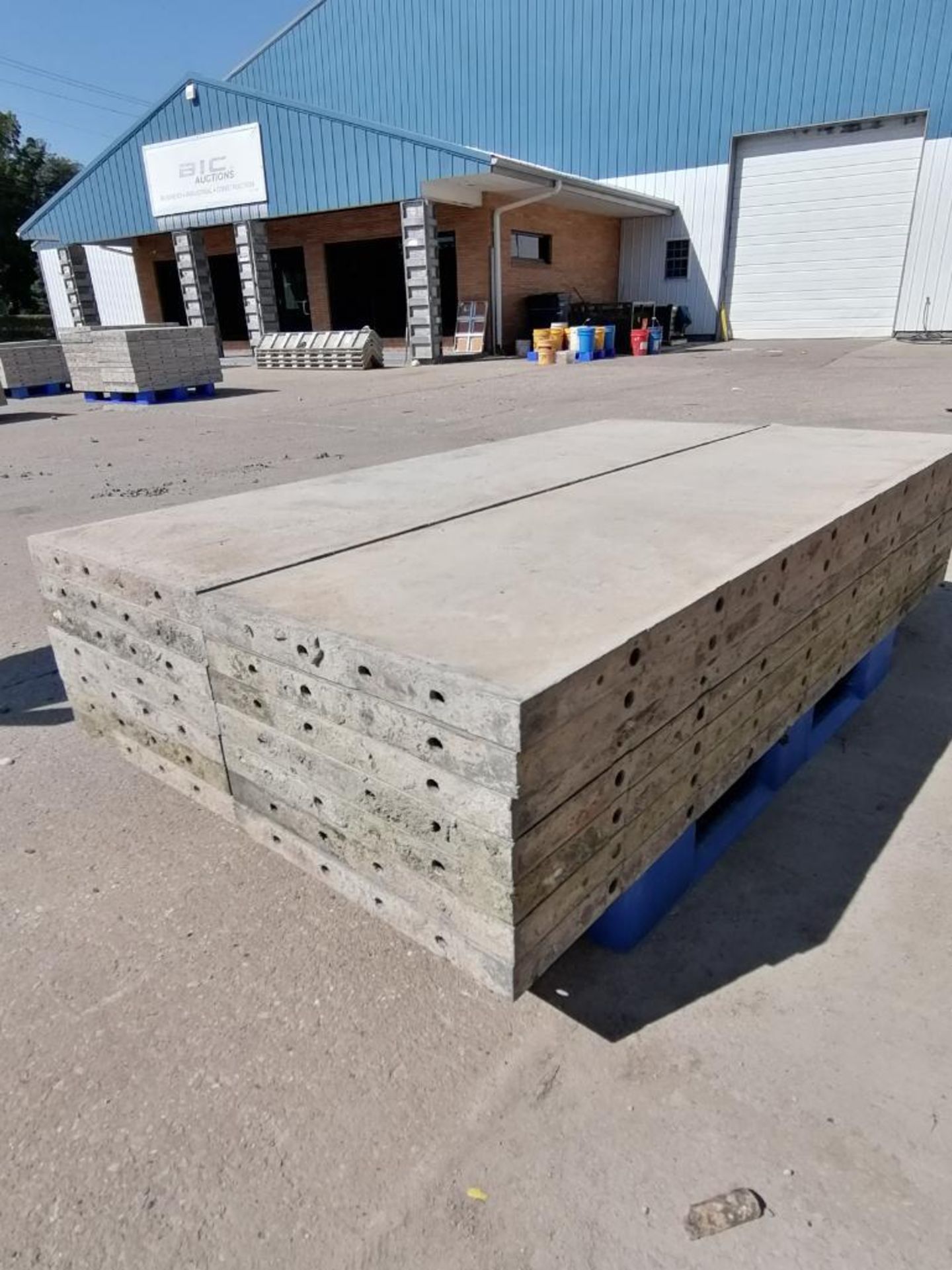 (14) 20" x 6' Wall-Ties Smooth Aluminum Concrete Forms 8" Hole Pattern. Located in Mt. Pleasant, IA. - Image 7 of 12