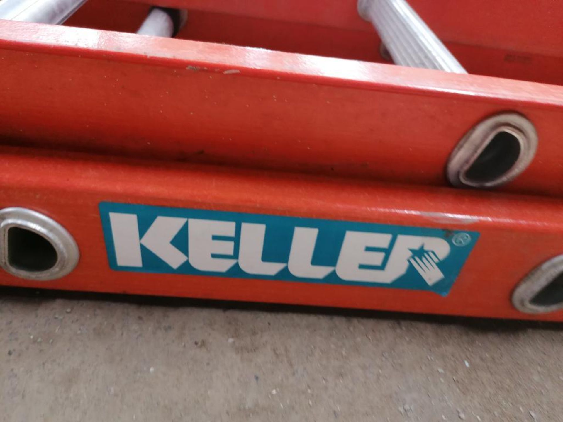 (1) Keller 24' Extension Ladder. Located in Terre Haute, IN. - Image 5 of 6