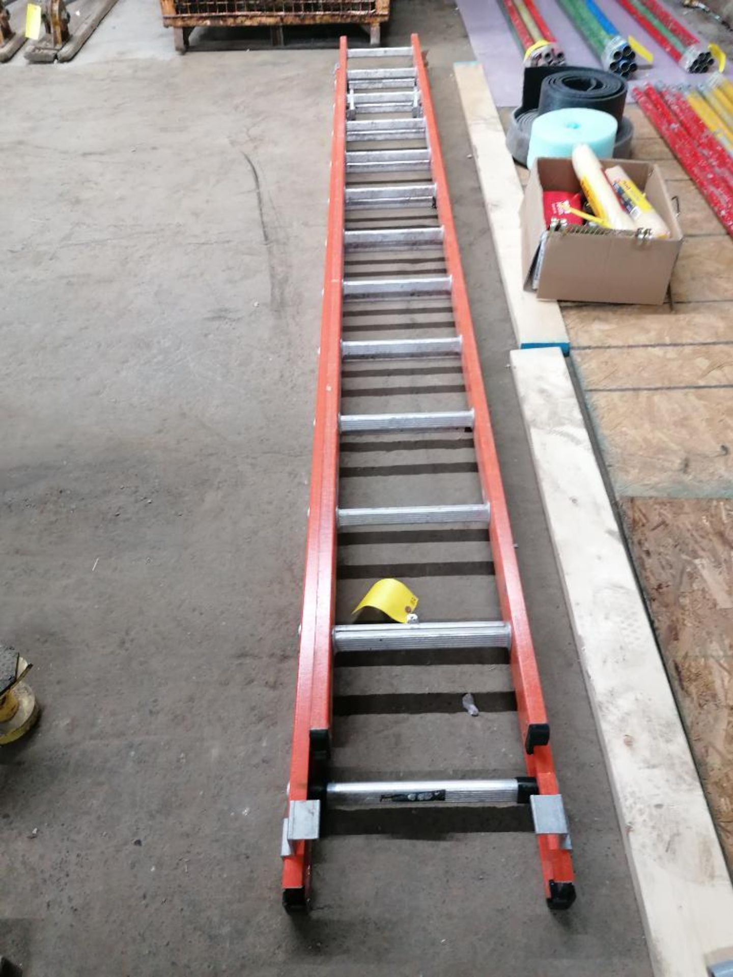 (1) Keller 24' Extension Ladder. Located in Terre Haute, IN. - Image 2 of 6