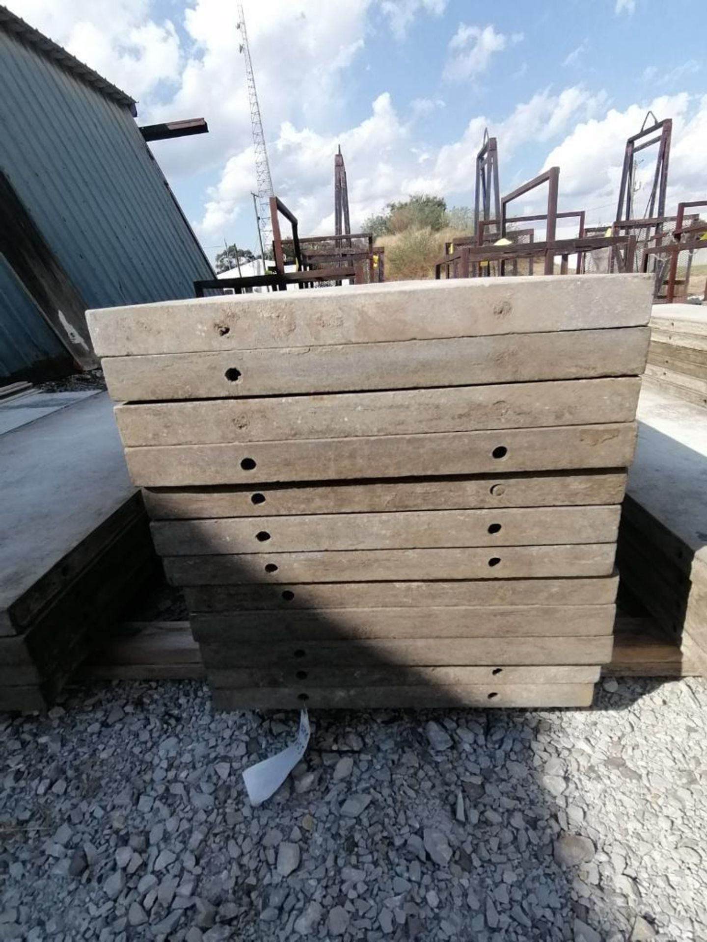 (12) 24" x 8' TUF-N-LITE Smooth Aluminum Concrete Forms 6-12 Hole Pattern. Located in Terre Haute, I - Bild 2 aus 7