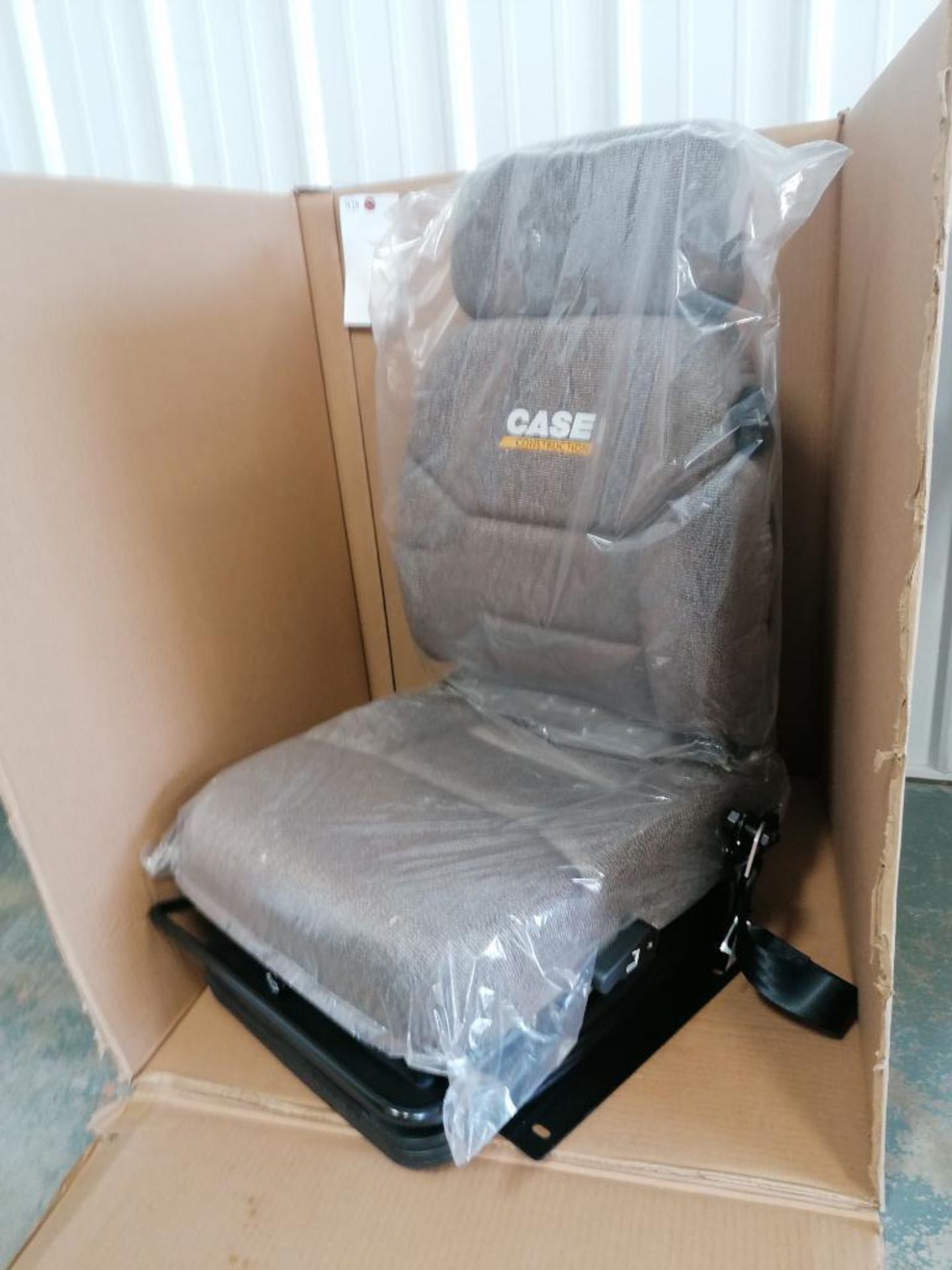 (1) Case Dozer Seat Air Ride Air Suspension Sears Manufacturing, Serial #024011703178. Located in Mt - Image 4 of 7