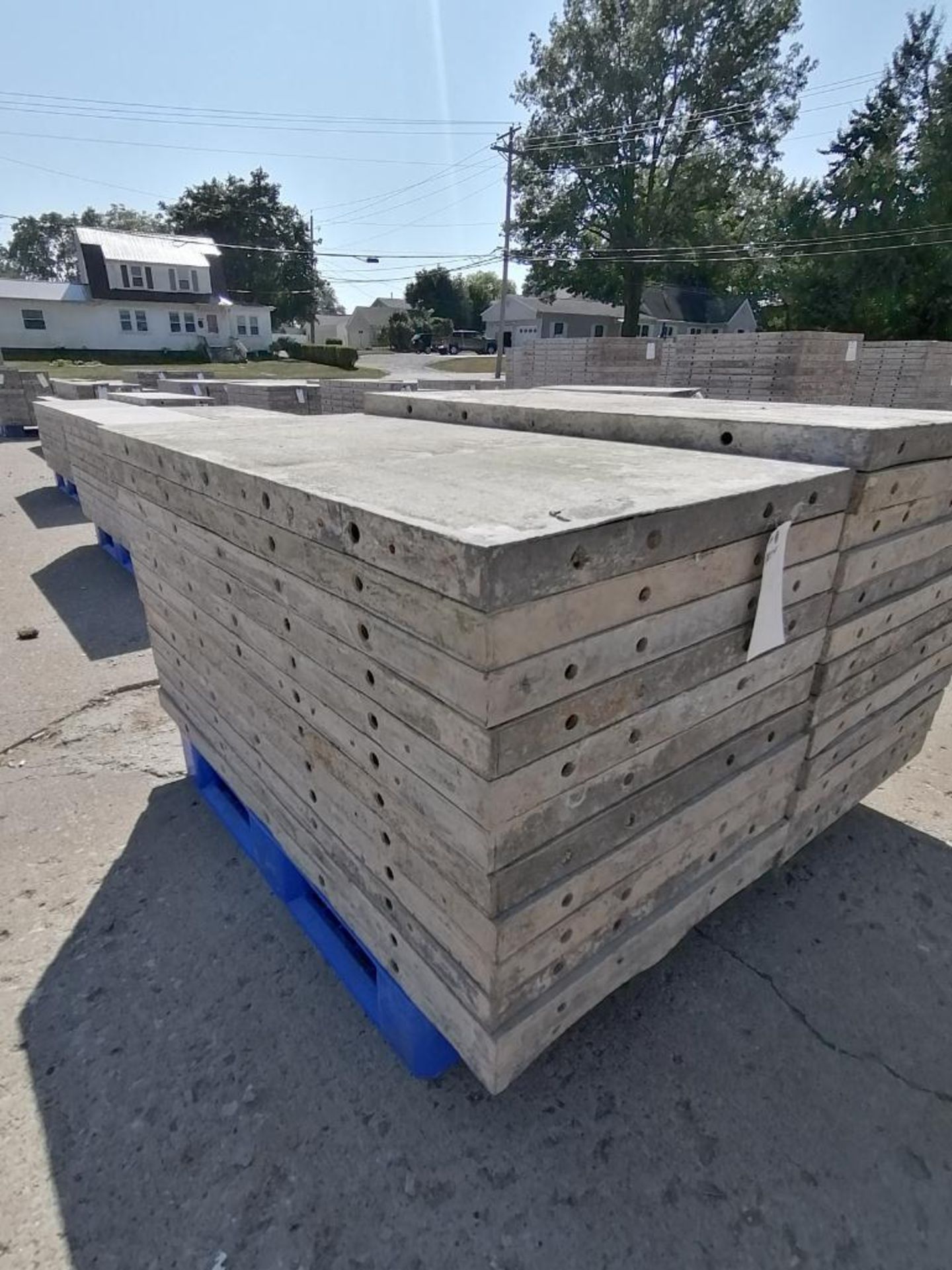 (12) 24" x 4' Wall-Ties Smooth Aluminum Concrete Forms 8" Hole Pattern. Located in Mt. Pleasant, IA. - Image 4 of 6