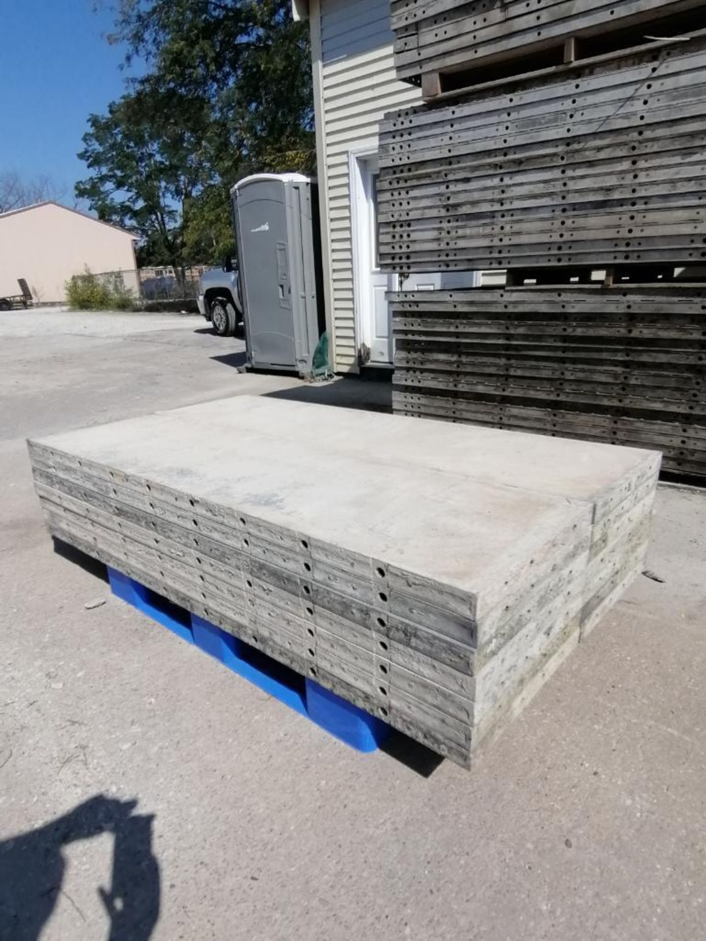 (14) 20" x 6' Wall-Ties Smooth Aluminum Concrete Forms 8" Hole Pattern. Located in Mt. Pleasant, IA. - Image 2 of 12