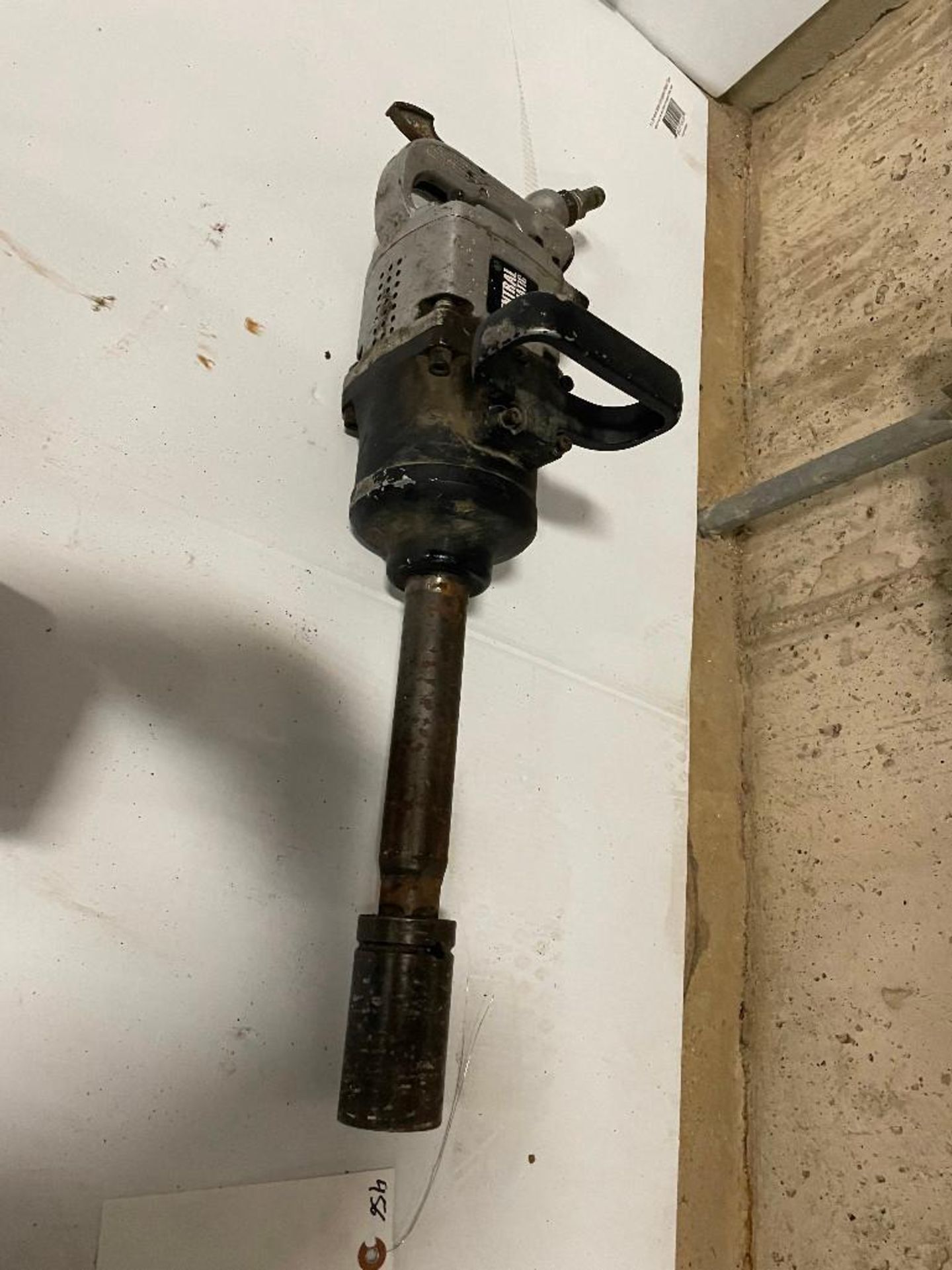 Central Pneumatic Drill w/Socket. Located in Hazelwood, MO