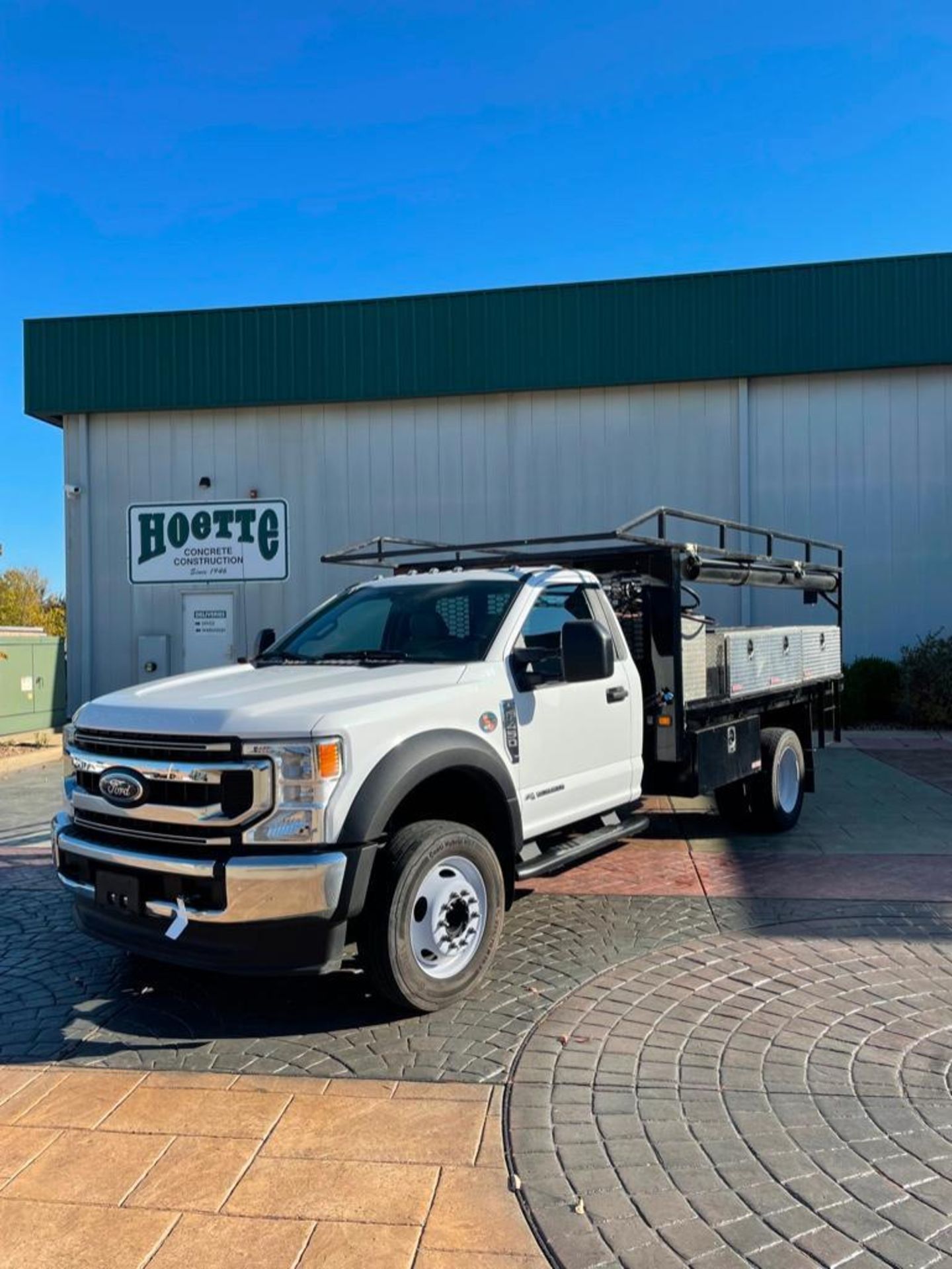 2021 Ford XL F450 Flatbed Utility Dually Pickup Truck, VIN #1FDUF4GT7MEC49797, 4,000 miles, 6.7L Pow