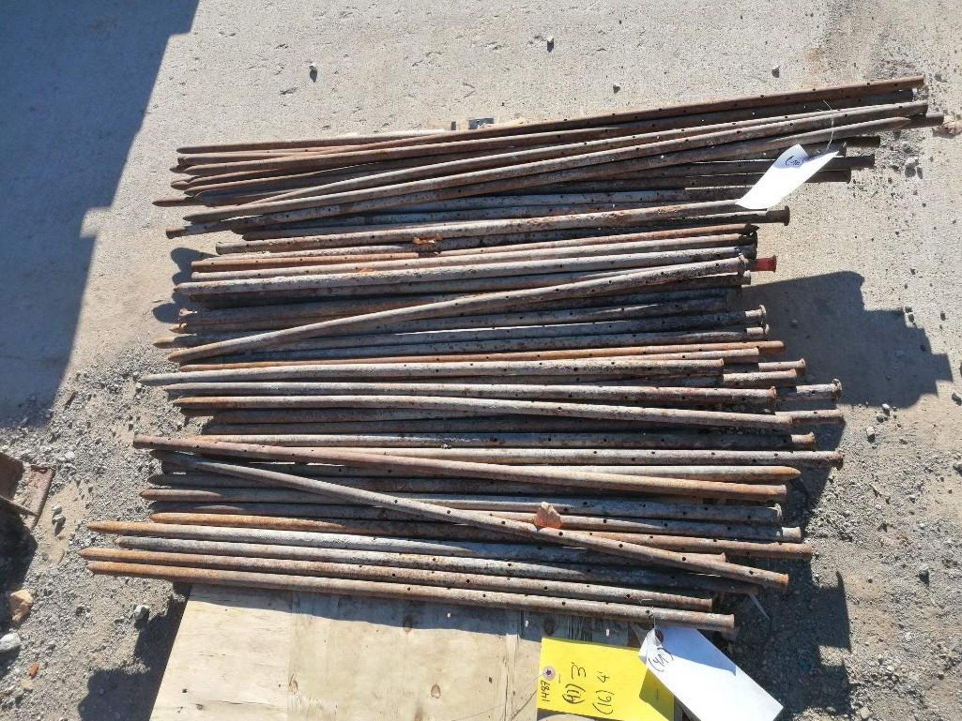 Lot of (16) 4' & (41) 3' Steel Form Stakes. Located in Hazelwood, MO. - Image 2 of 3