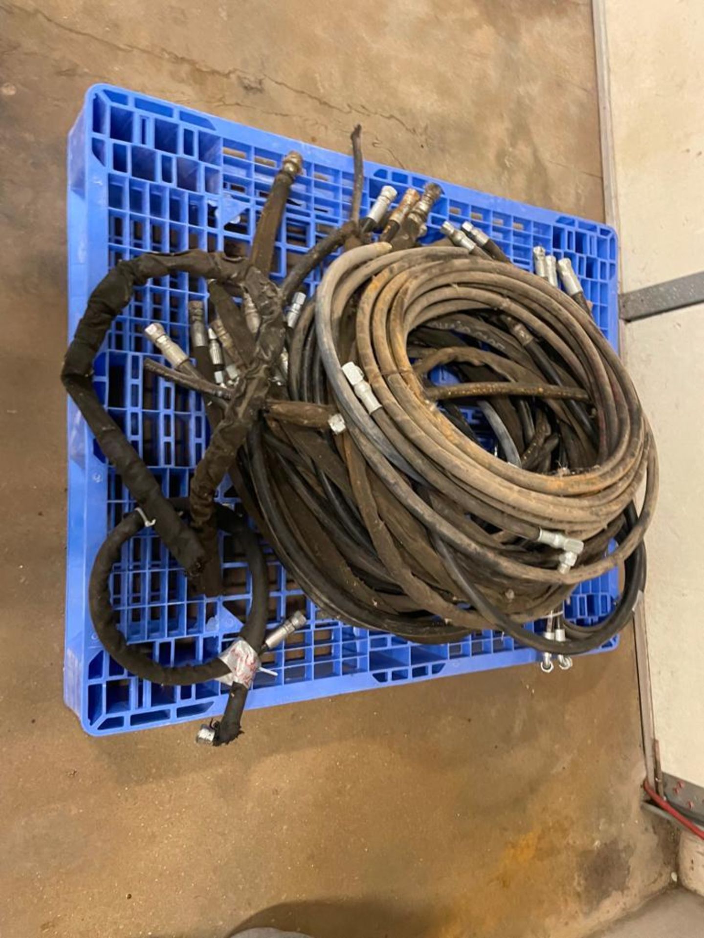 Pallet of Bobcat Hydraulic Hoses. Located in Hazelwood, MO - Image 4 of 4