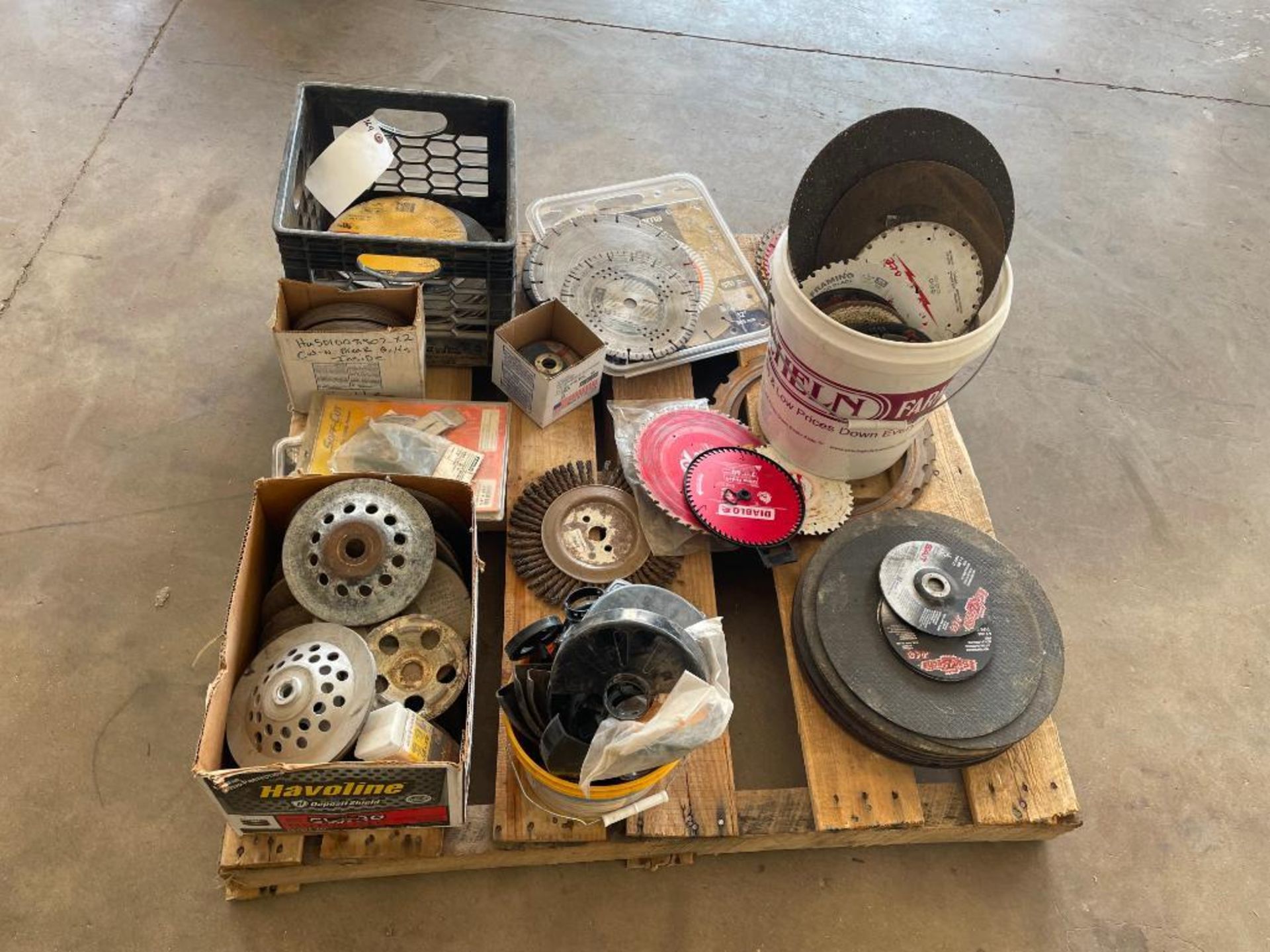 Pallet with Various Sizes of Blades & Grinding Disks. Located in Hazelwood, MO. - Image 3 of 14