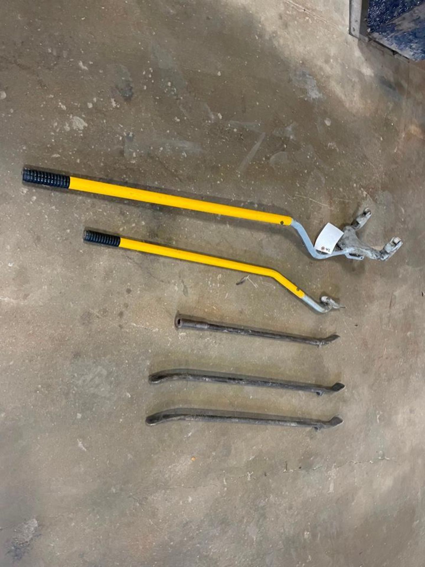 (5) Tire Bead Breaker Tools. Located in Hazelwood, MO - Image 2 of 6