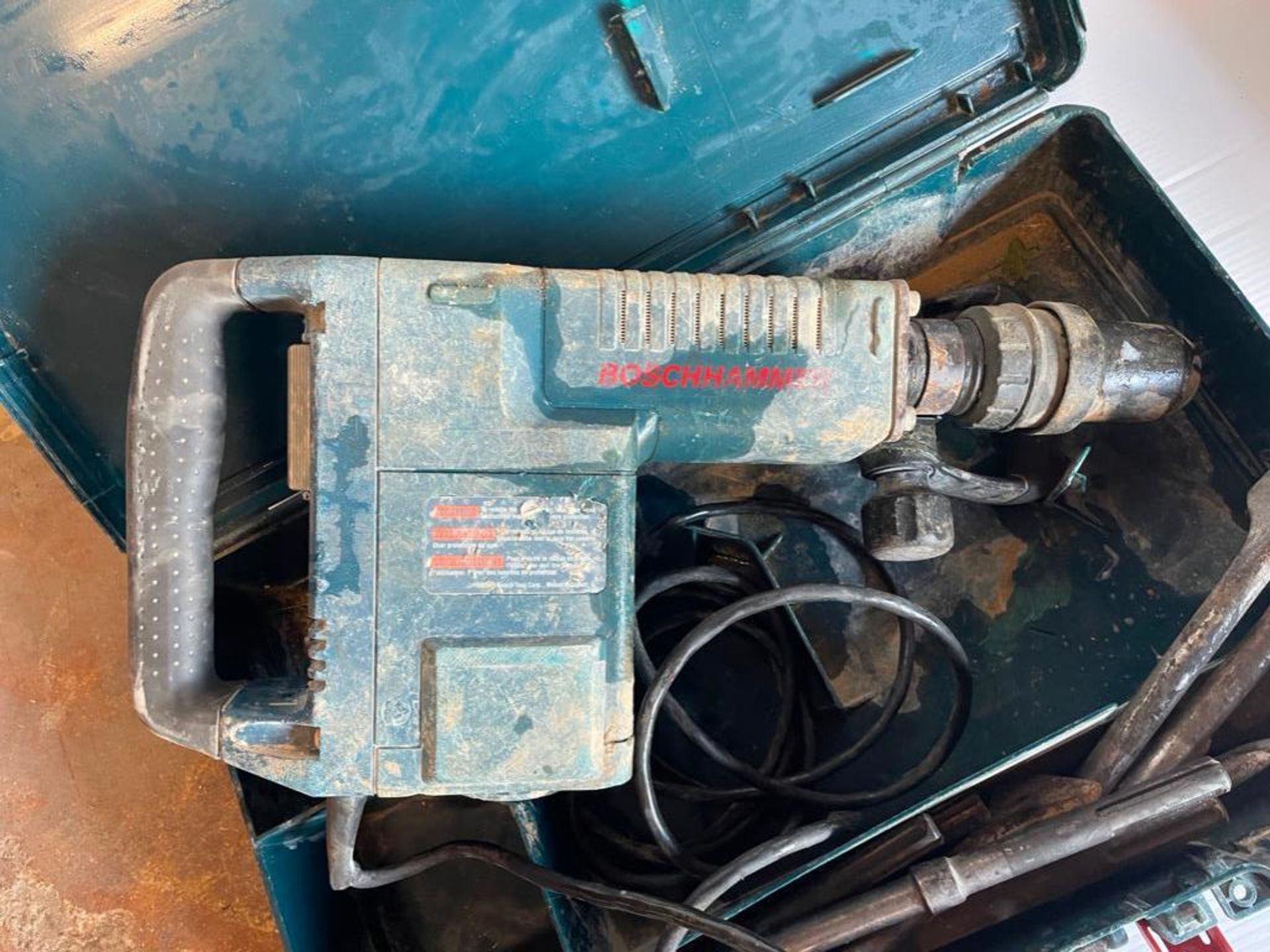 Bosch 11316EVS SDS Max Demolition Hammer, 120V in Case. Located in Hazelwood, MO - Image 4 of 5