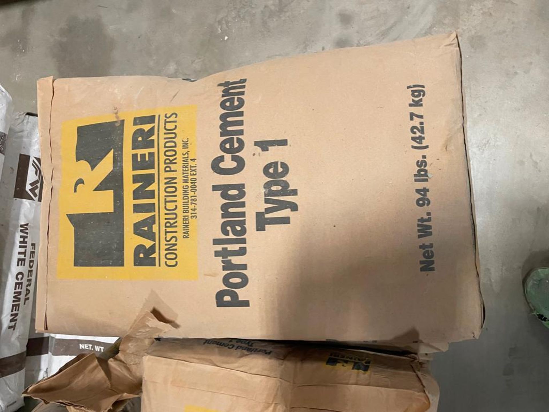 Pallet of Federal White Cement & Rainer Portland Cement Type 1. Located in Hazelwood, MO - Image 4 of 5