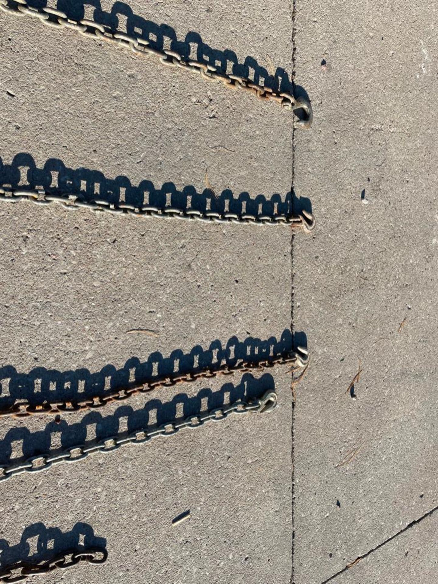 (5) Log Chains. (4) 20' Log Chains with Clevis Hook & (1) 18' Log Chain. Located in Hazelwood, MO - Image 2 of 4