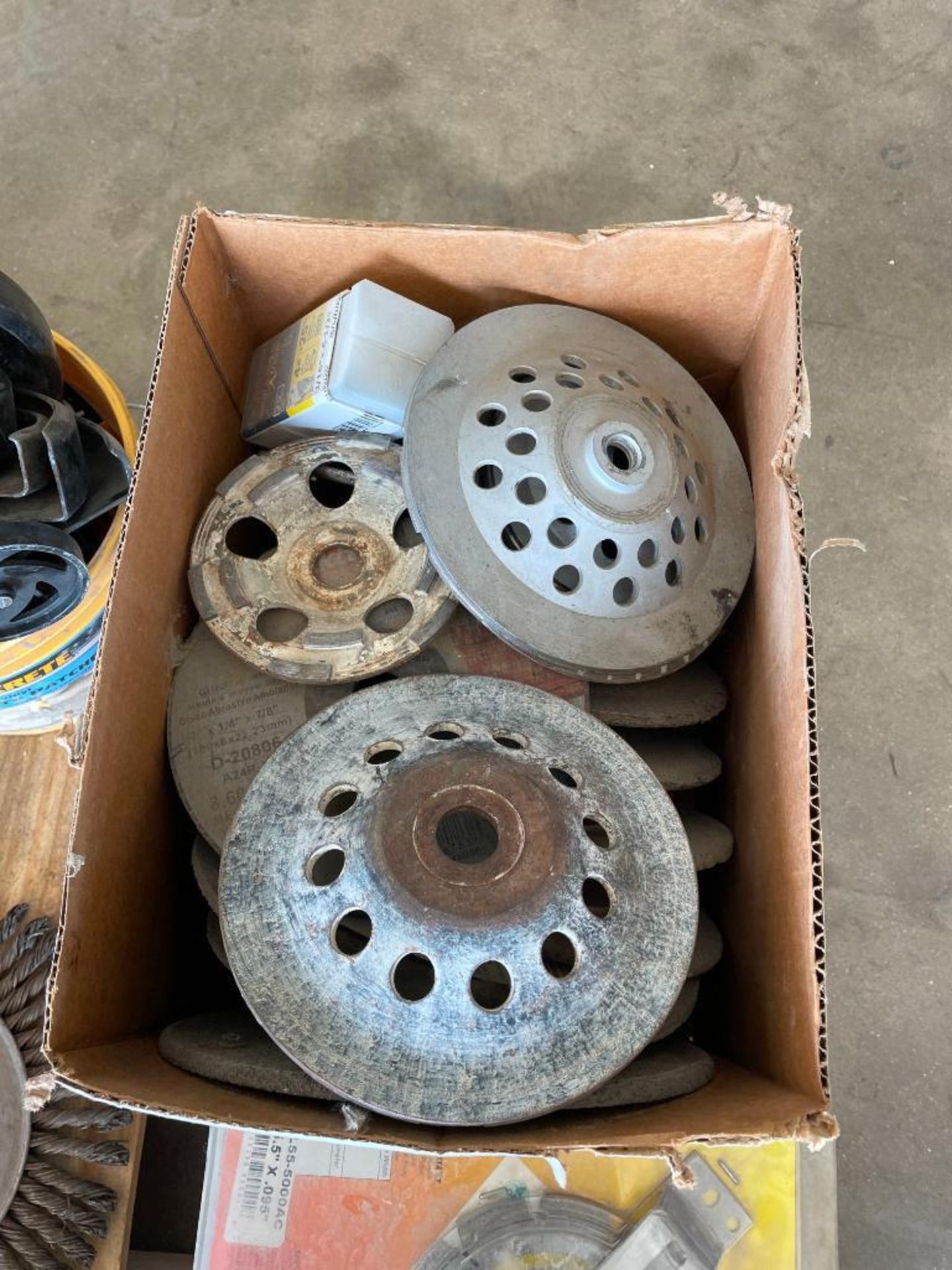 Pallet with Various Sizes of Blades & Grinding Disks. Located in Hazelwood, MO. - Image 13 of 14