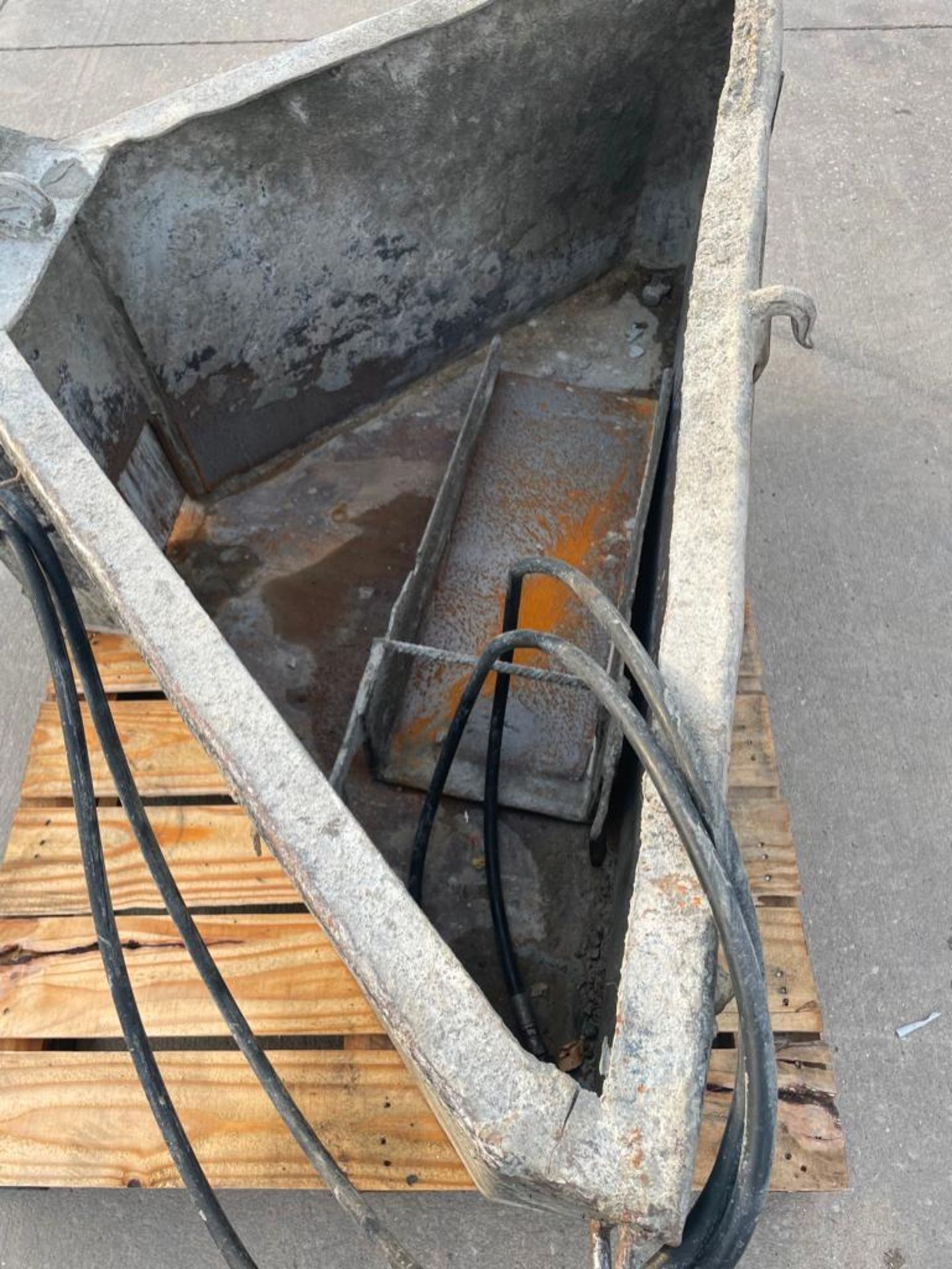Skid Steer Concrete Chute. Located in Hazelwood, MO - Image 4 of 4